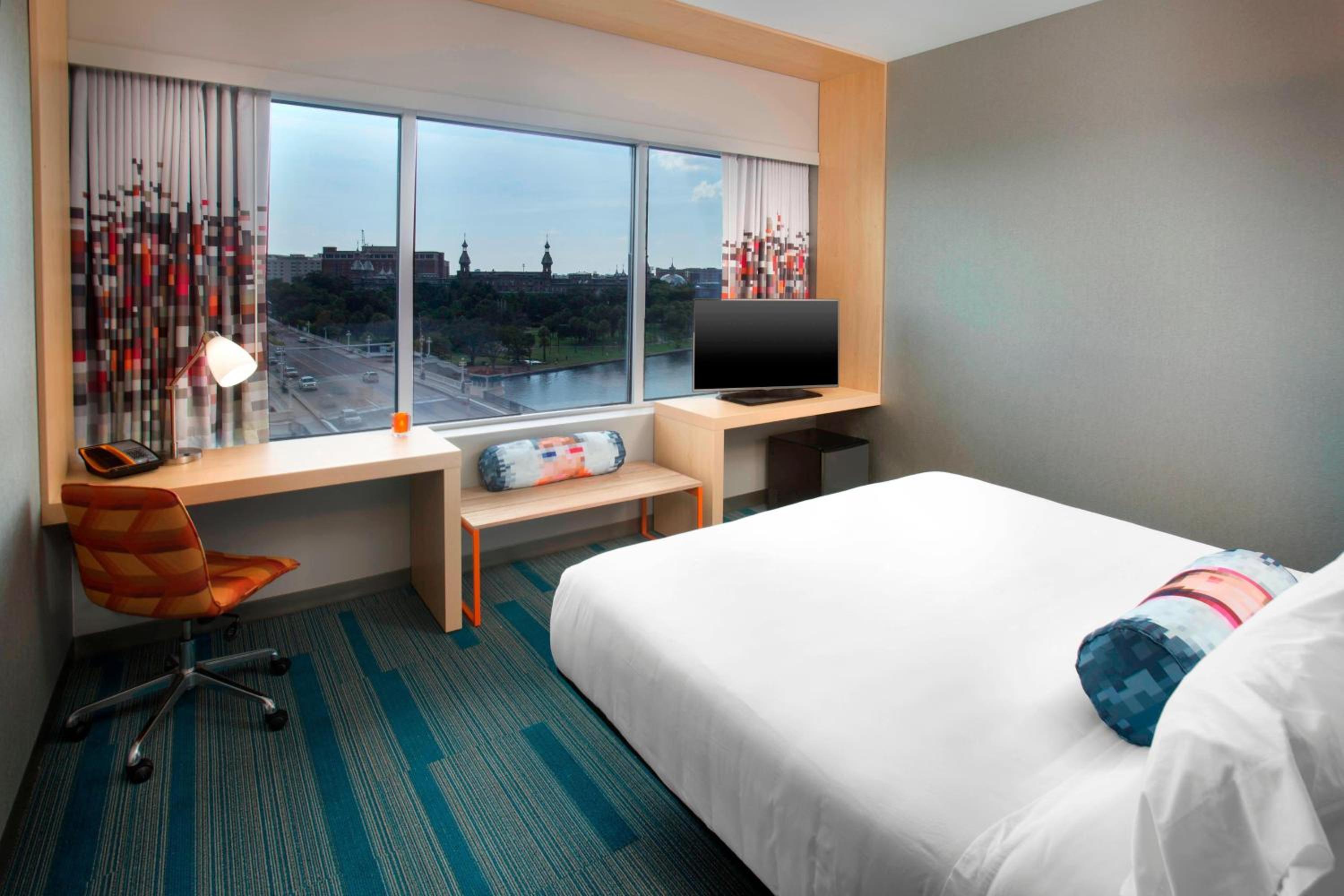 Guest room, 1 King, River view