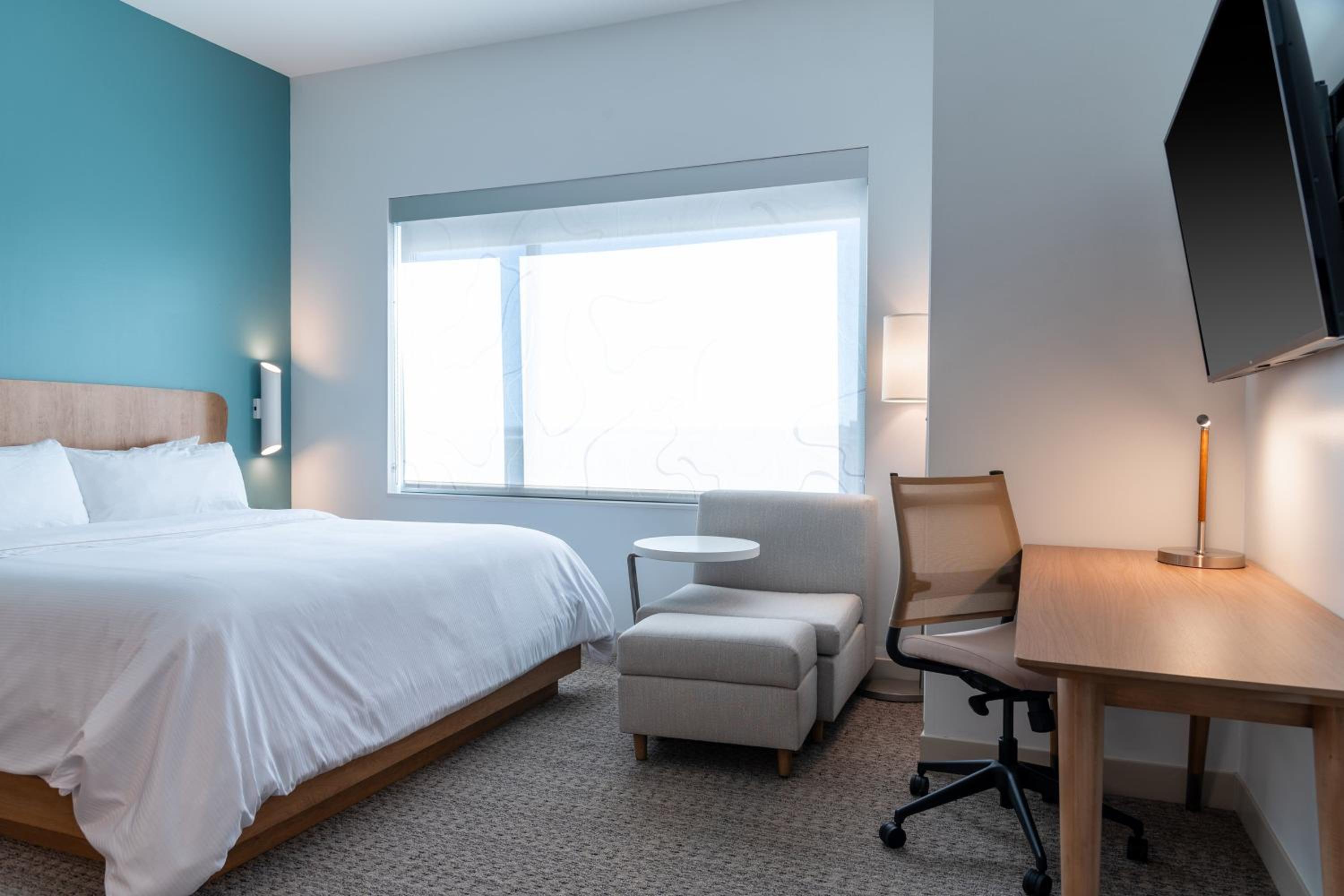 Standard King Room - Photo 6