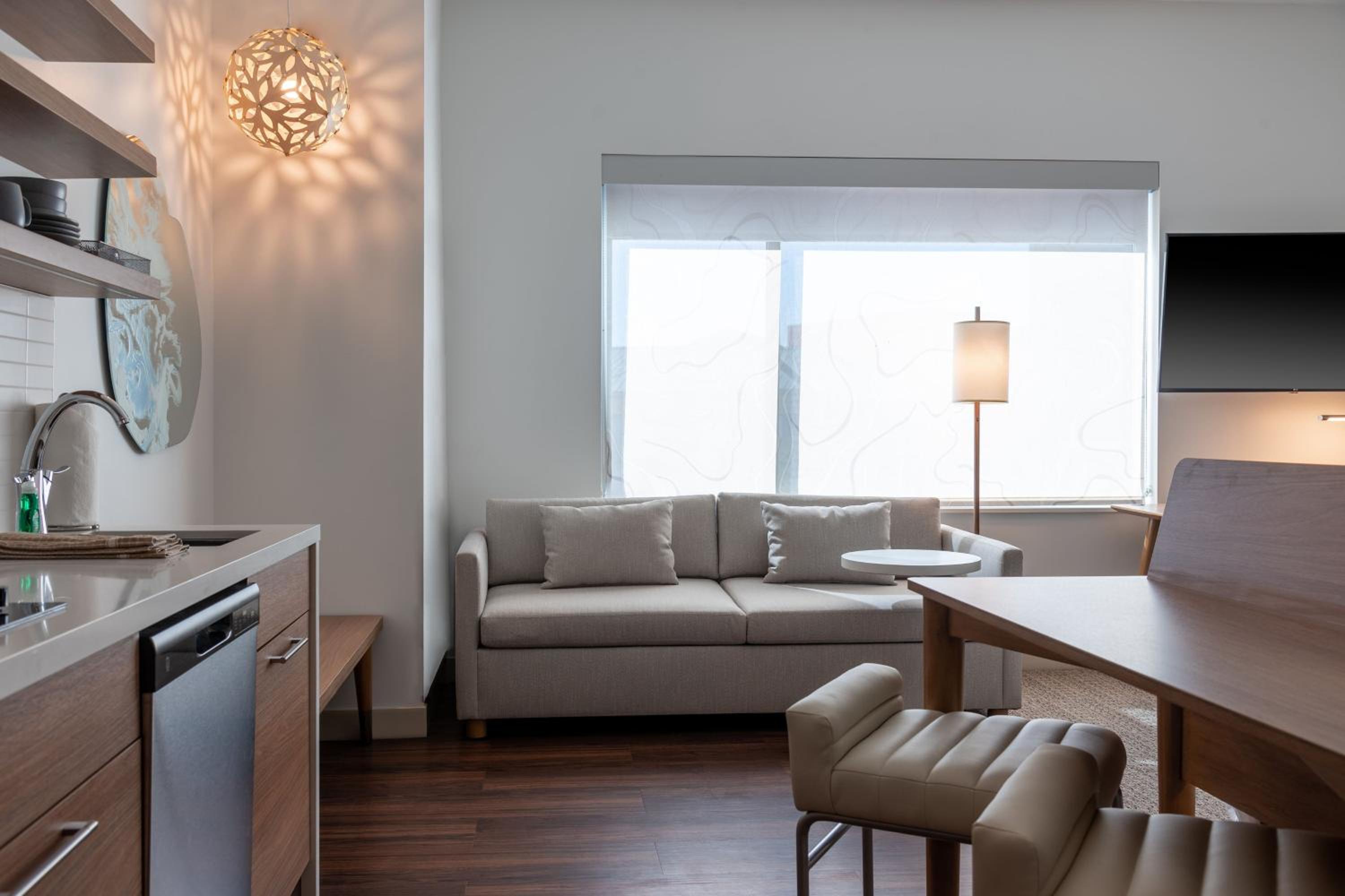 King Studio with Sofa Bed - Photo 6
