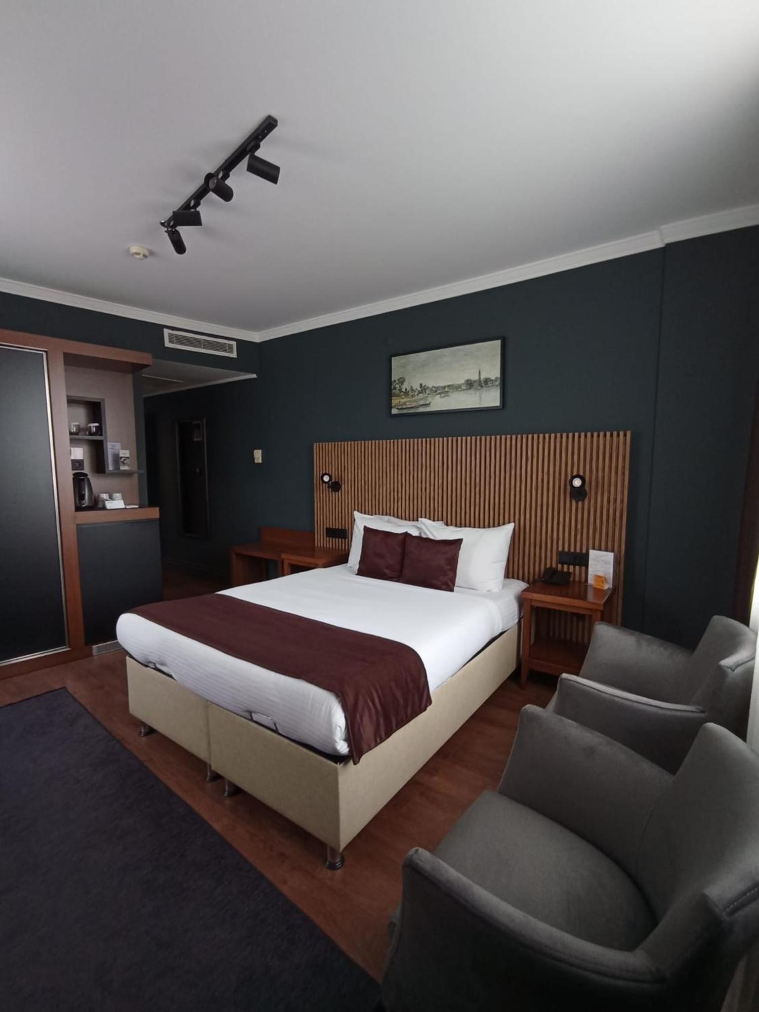 Standard Double or Twin Room photo 3