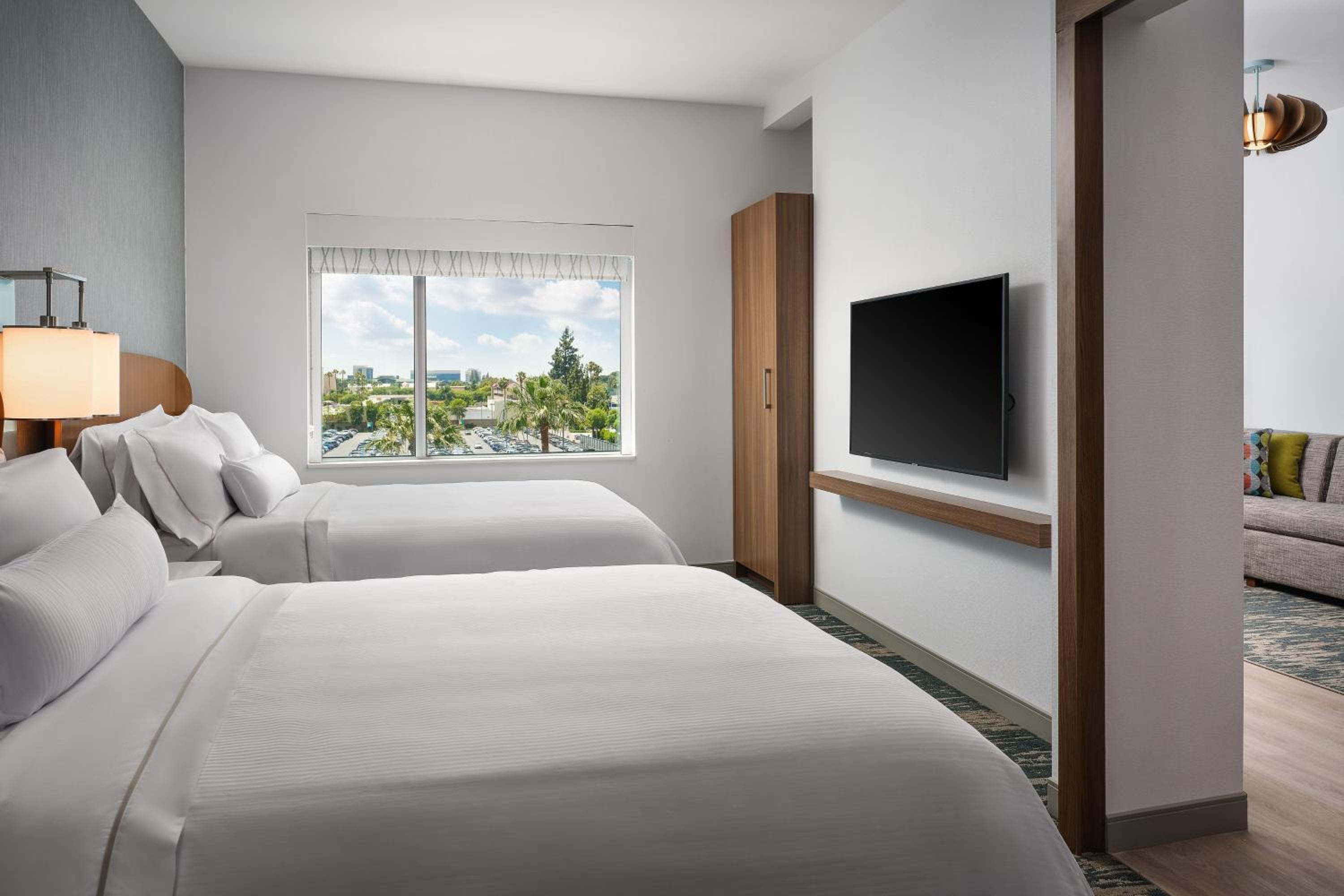 Disney Resort View, 1 Bedroom Suite, 2 Queen, Sofa bed