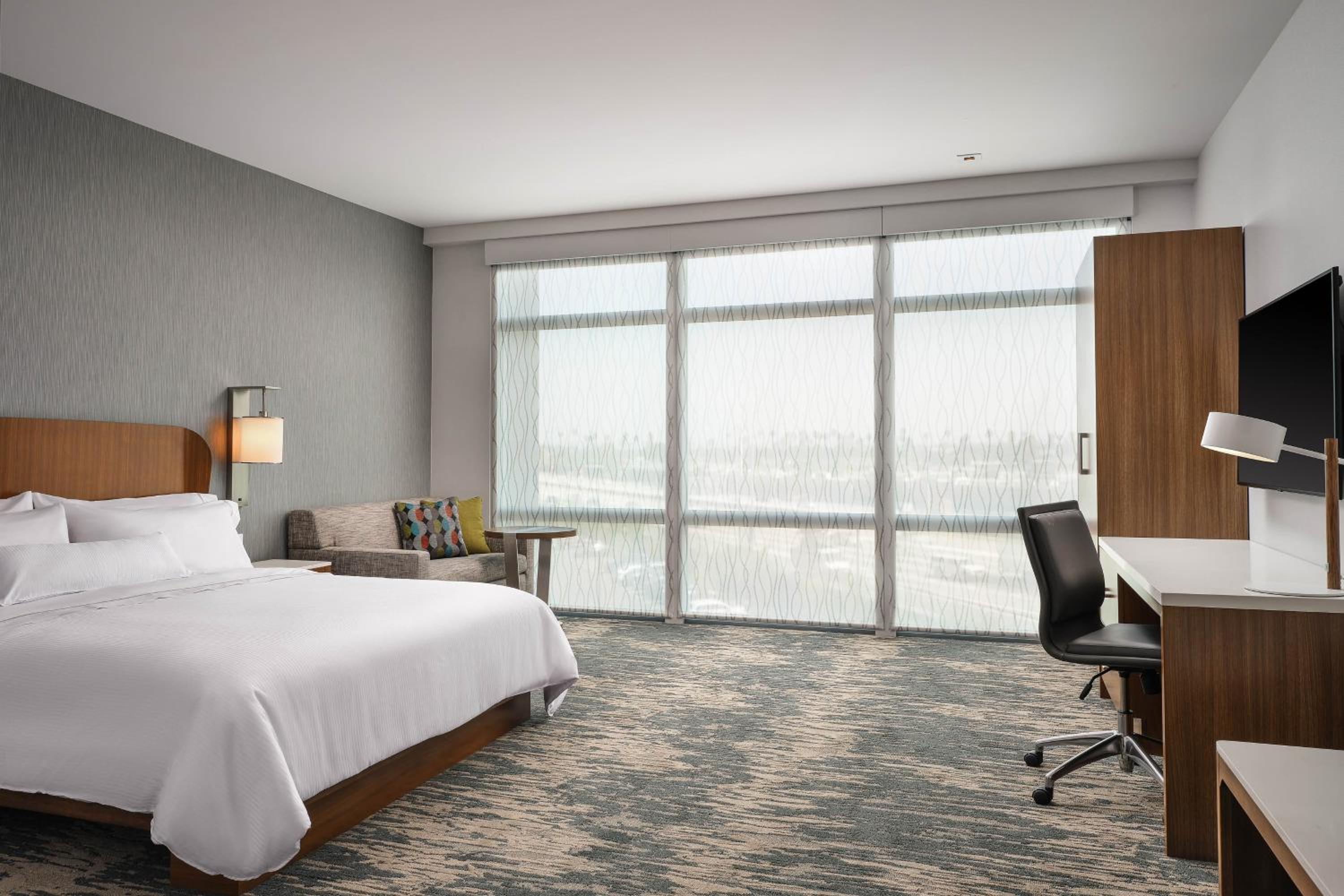 Family Suite, 1 King, 2 Twin Bunk Beds, Sofa bed - Photo 6
