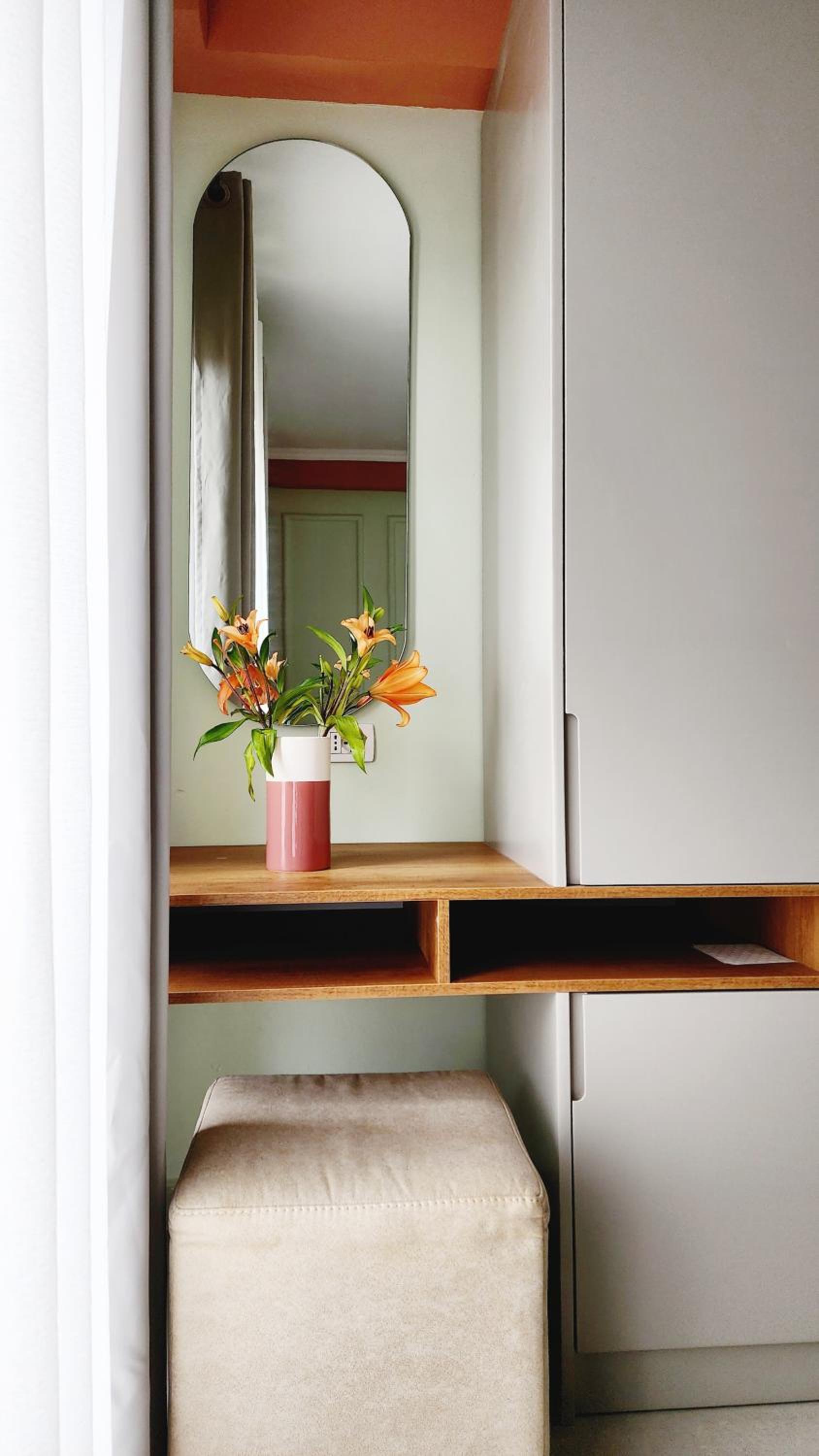 Apartment with Mountain View