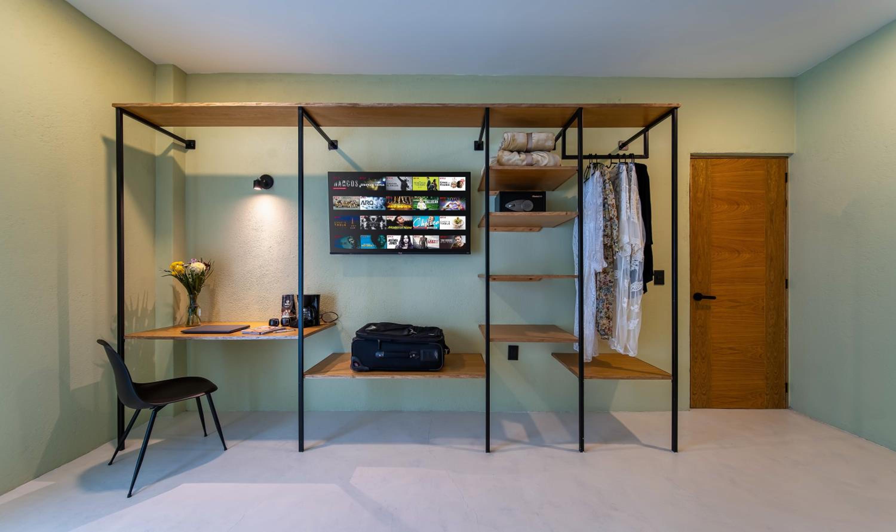 Deluxe Queen Room with Two Queen Beds - Photo 9