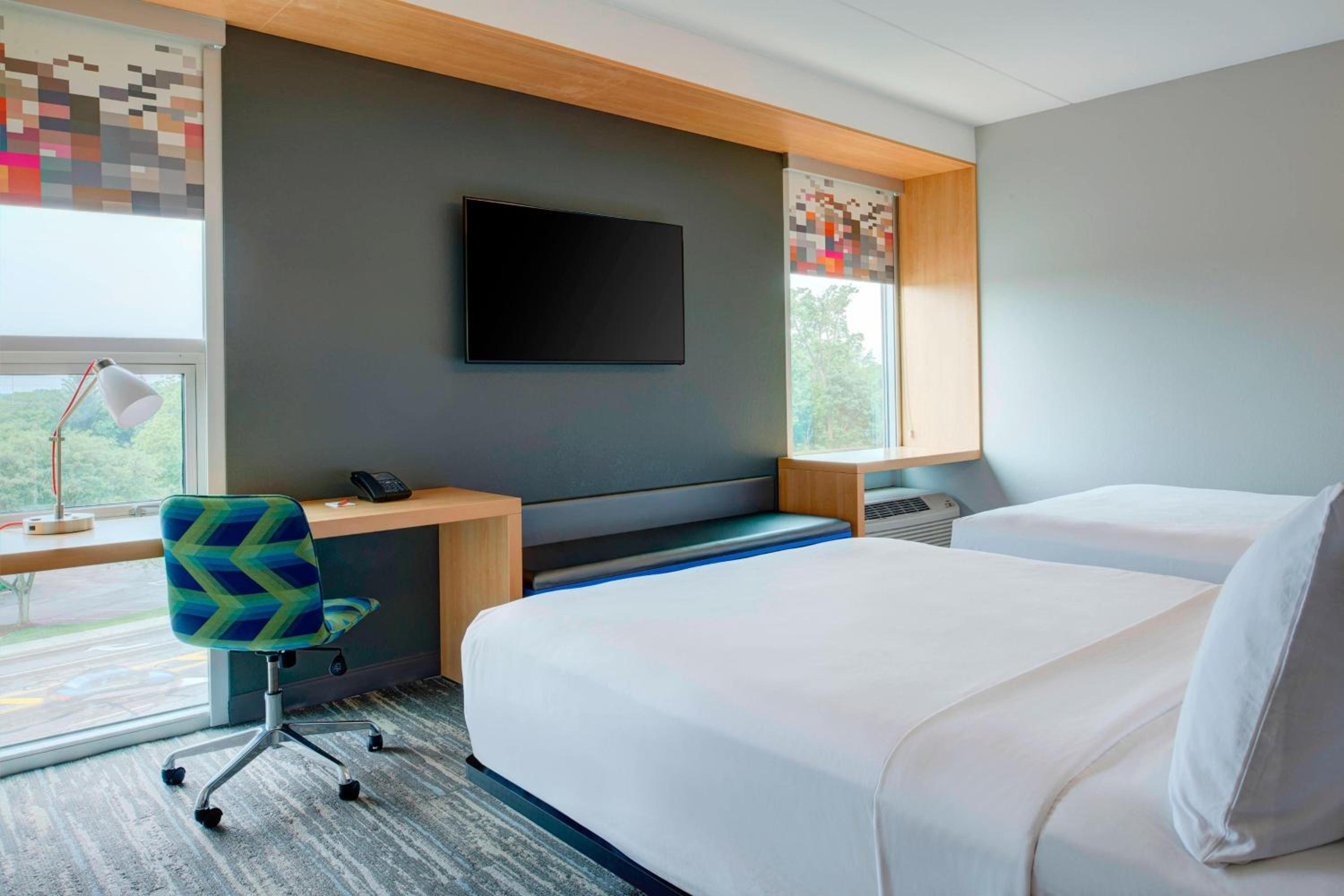 Aloft, Guest room, 2 Queen - Photo 4