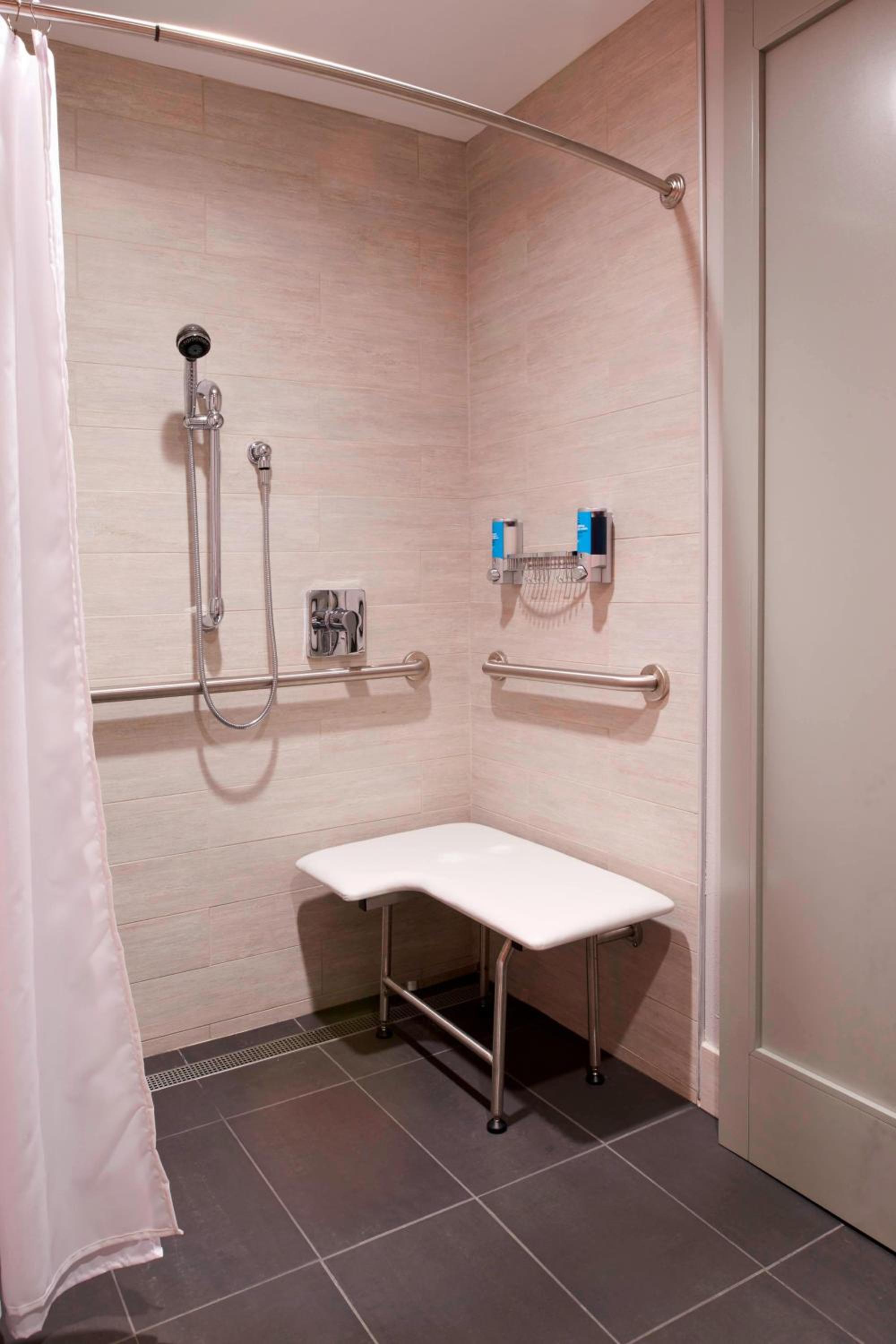 Aloft, Guest room, 1 King - Photo 3