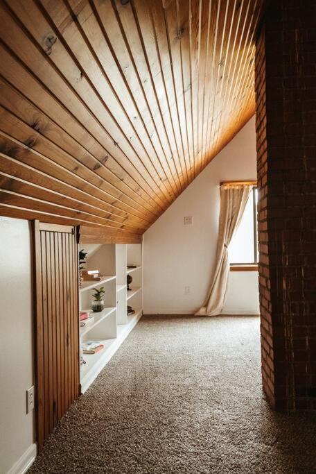 Three-Bedroom House photo 3