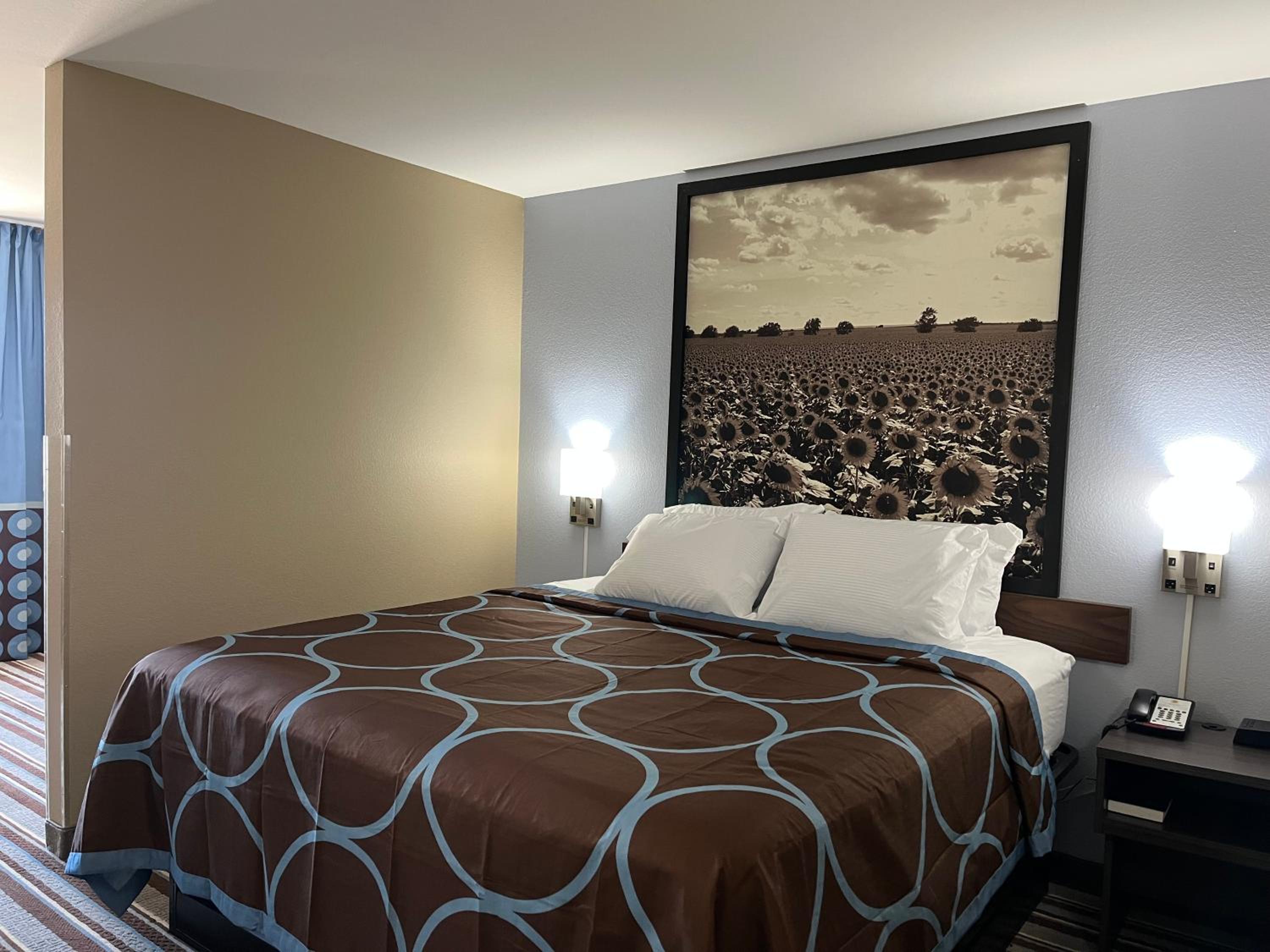 King Room - Non-Smoking - Photo 1