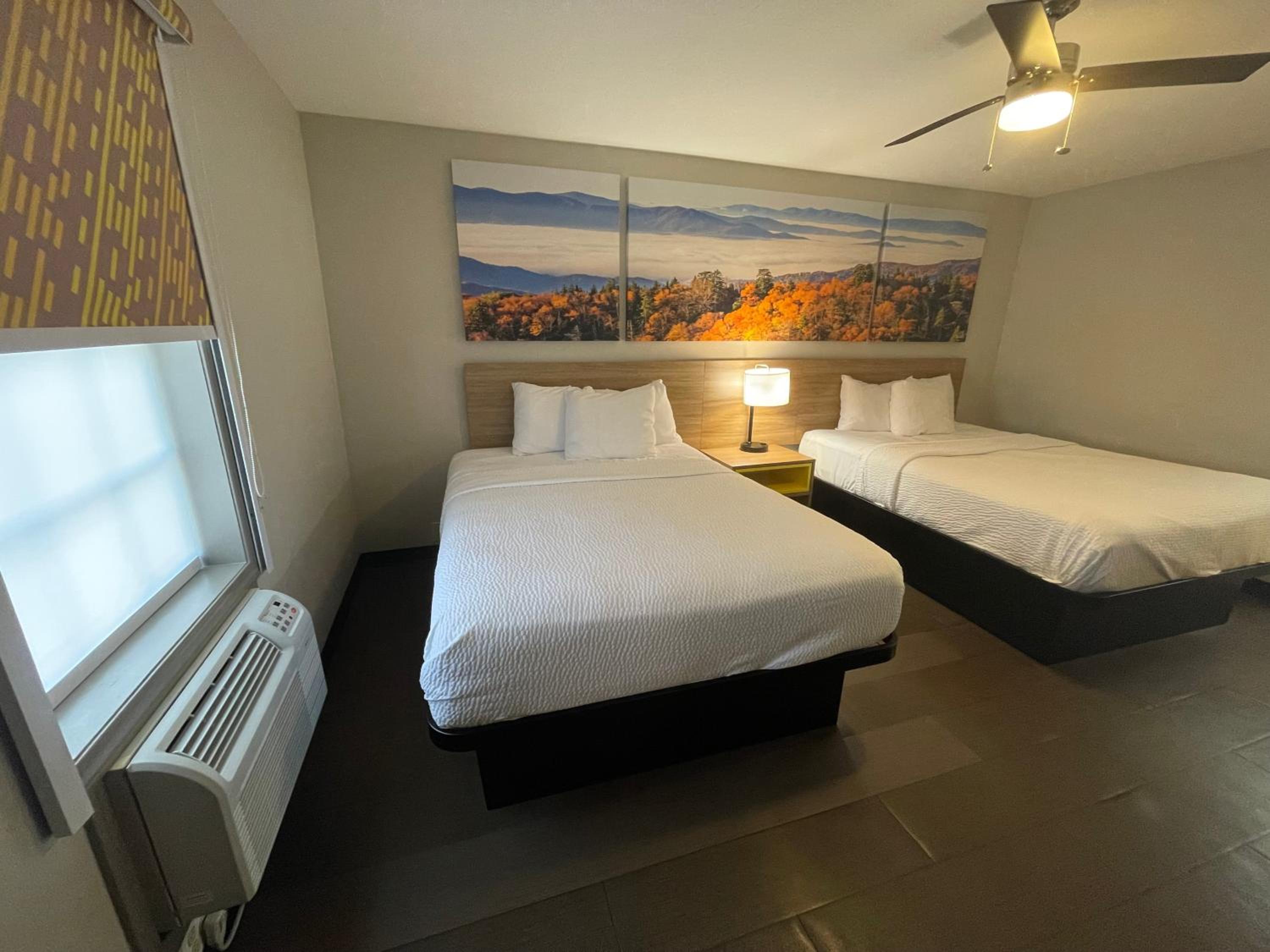 Double Room with Two Double Beds - Smoking - Photo 3