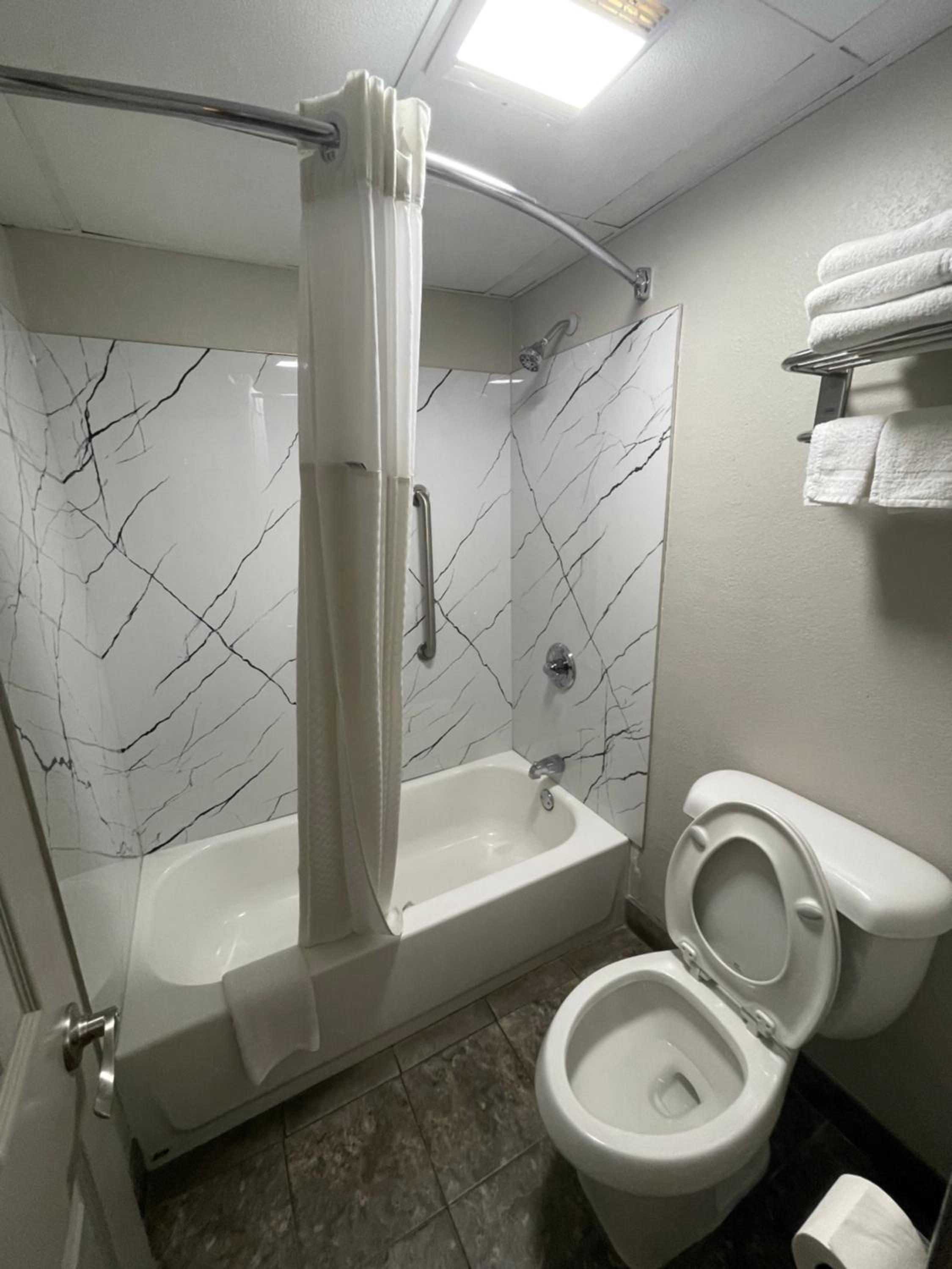 Double Room with Two Double Beds - Smoking - Photo 4