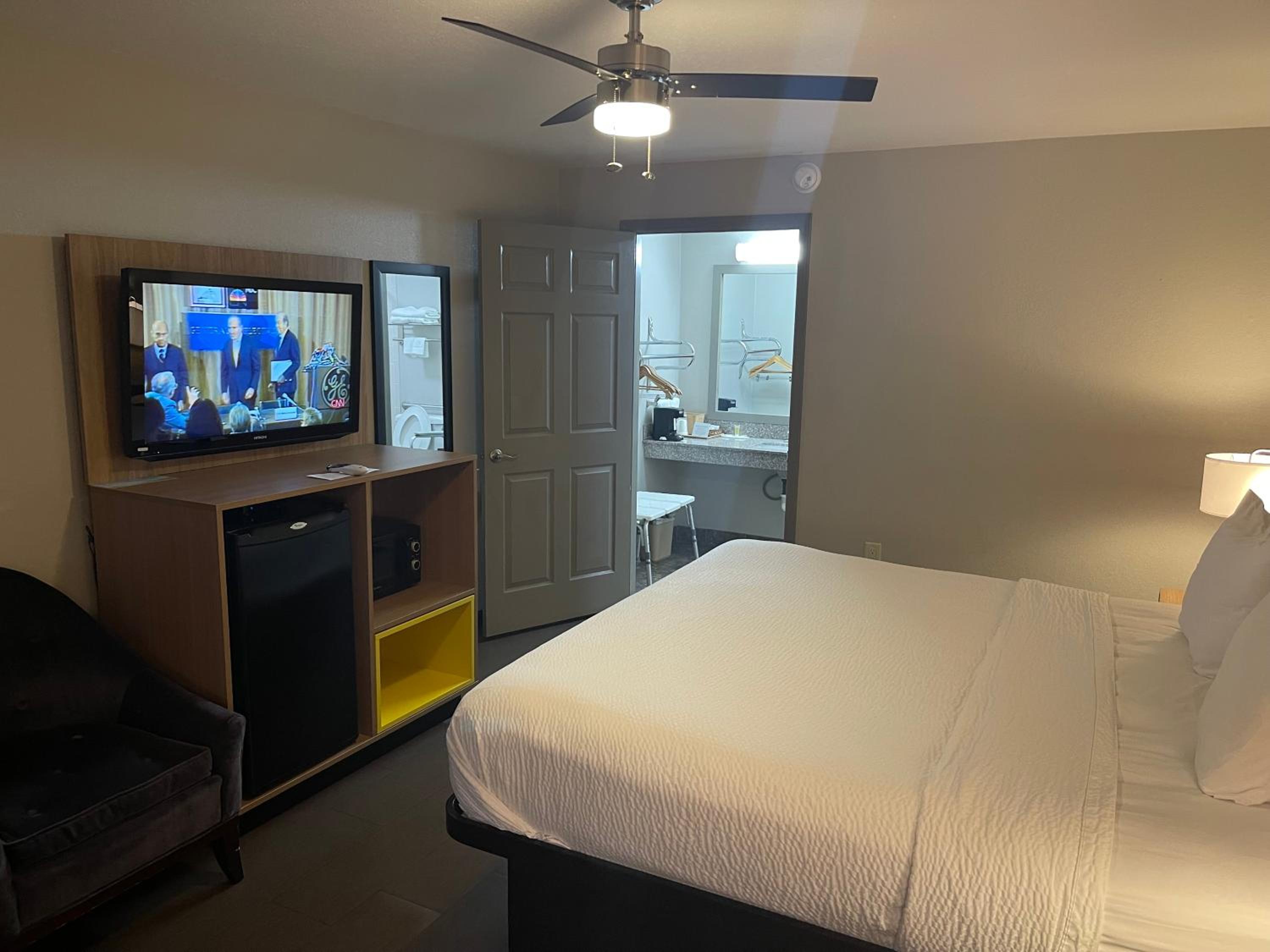 King Room - Disability Access/Non-Smoking - Photo 4