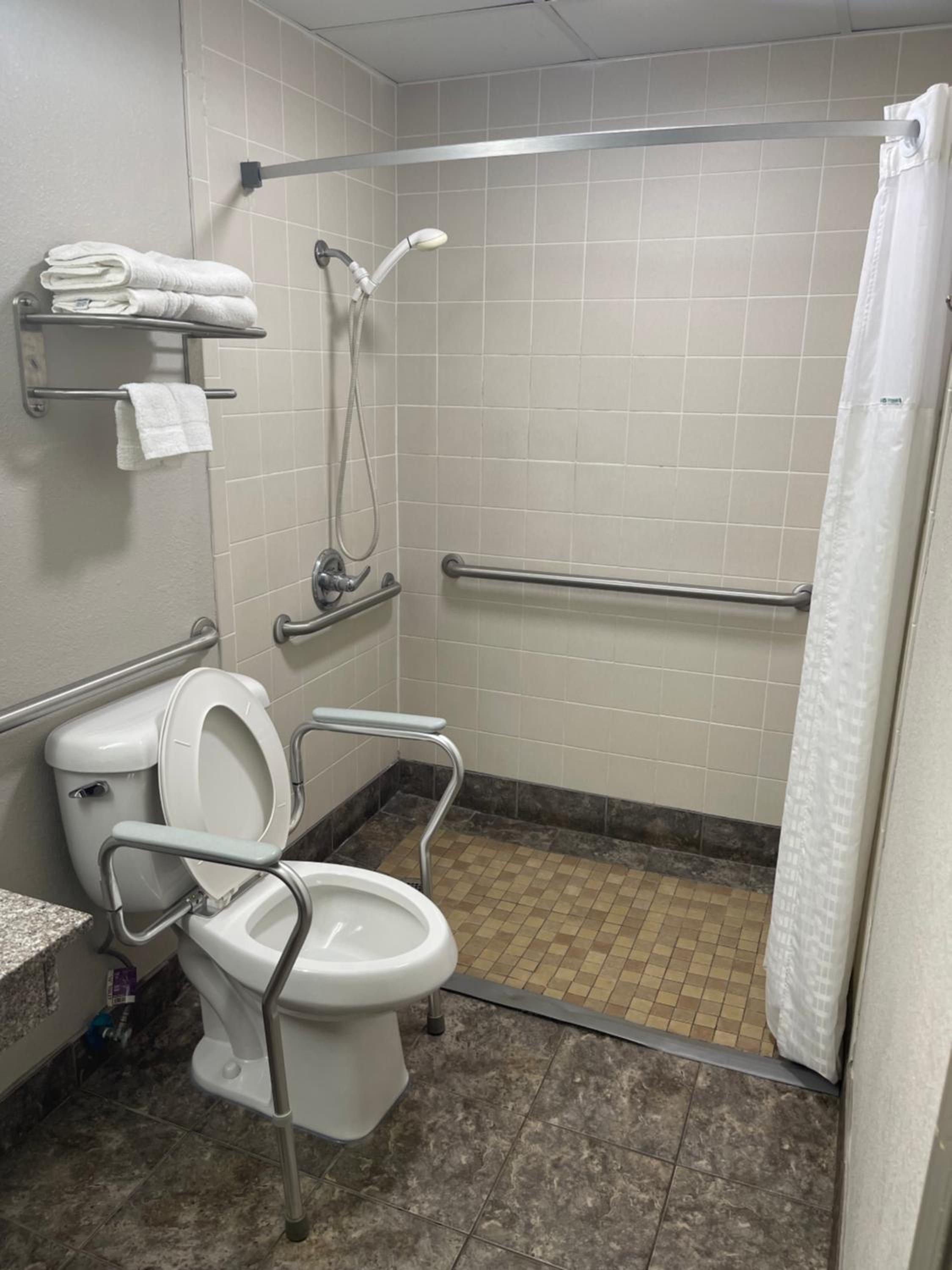King Room - Disability Access/Non-Smoking - Photo 5