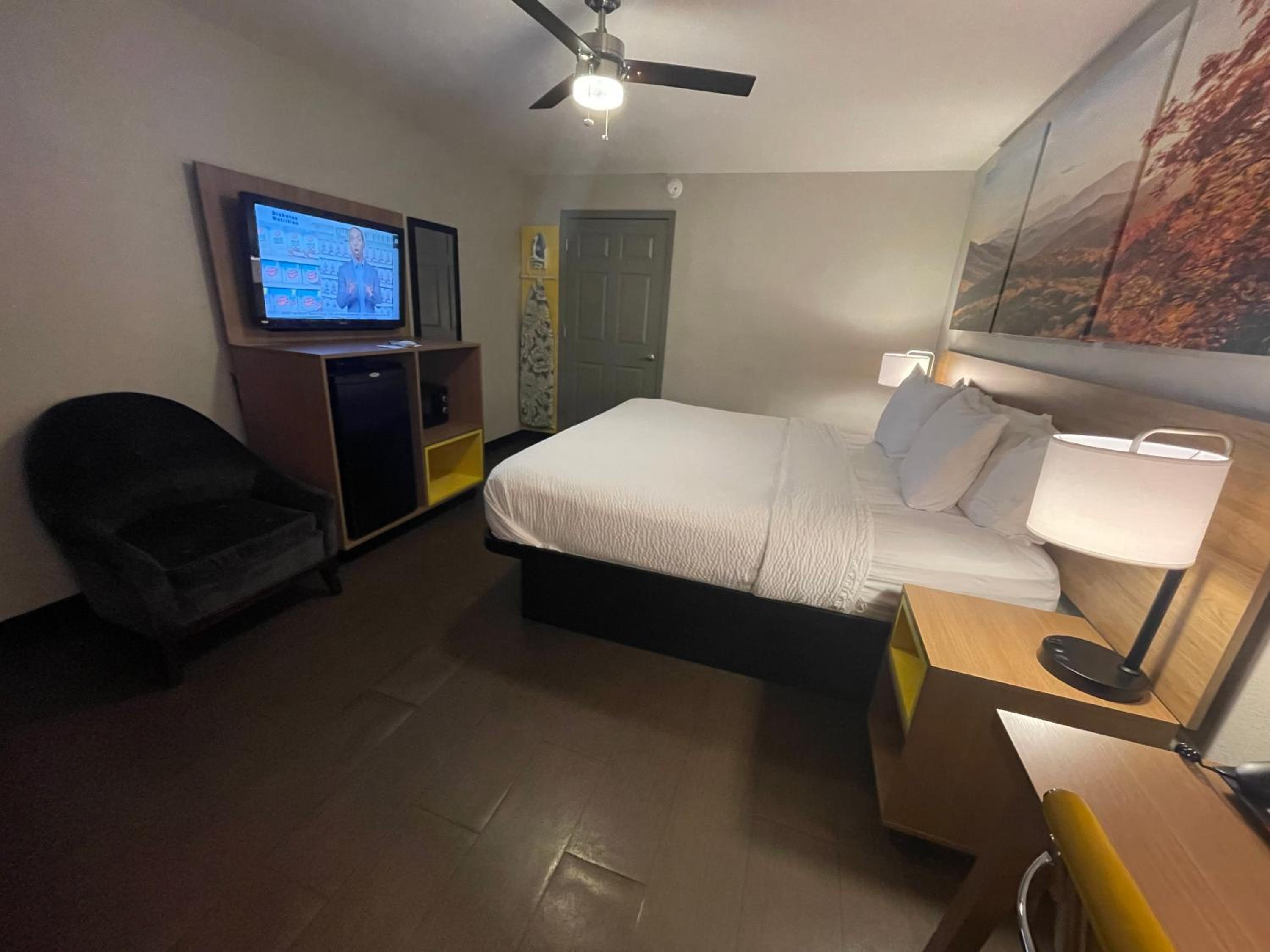 King Room - Disability Access/Non-Smoking - Photo 6