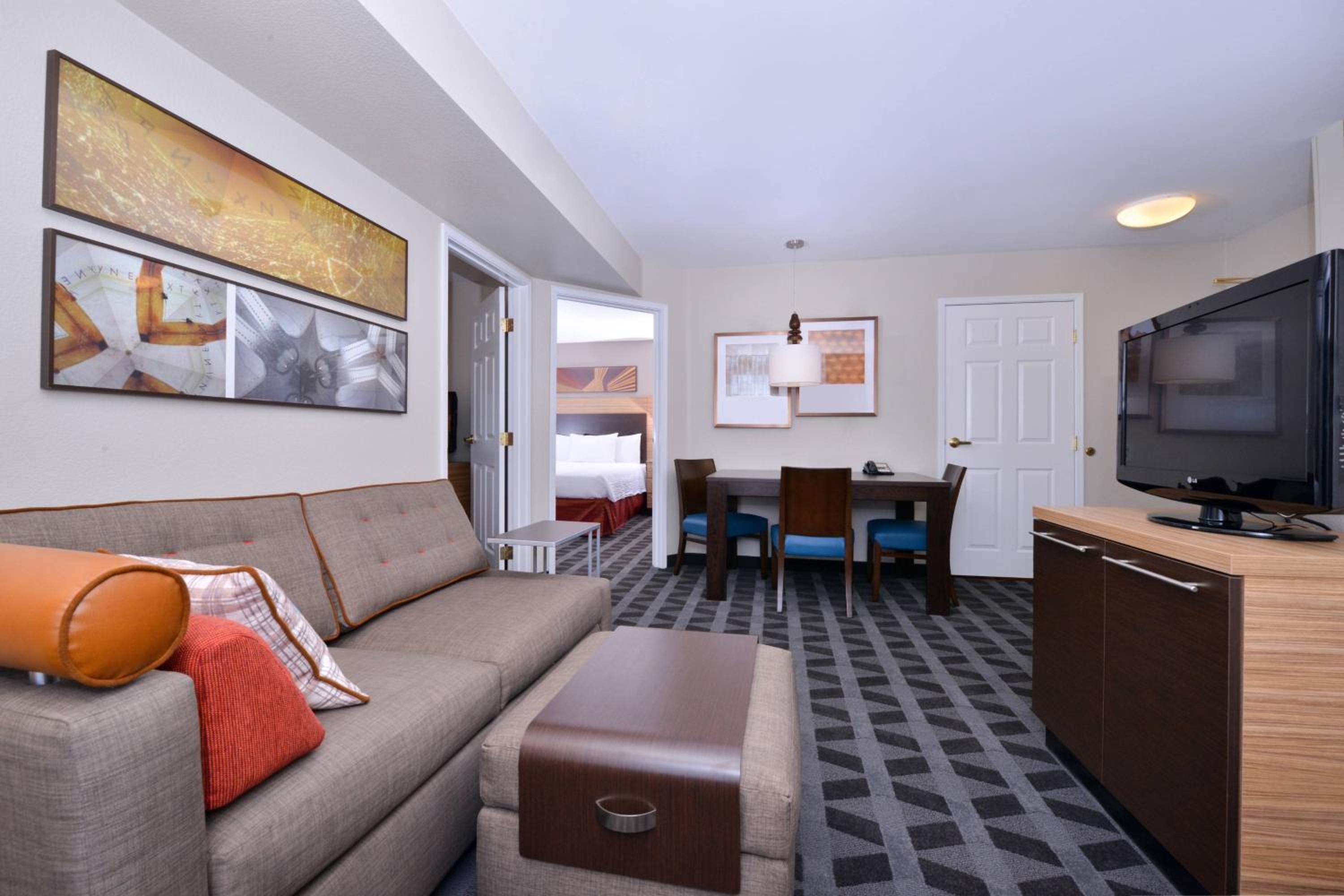 2 Bedroom Suite - Photo 2