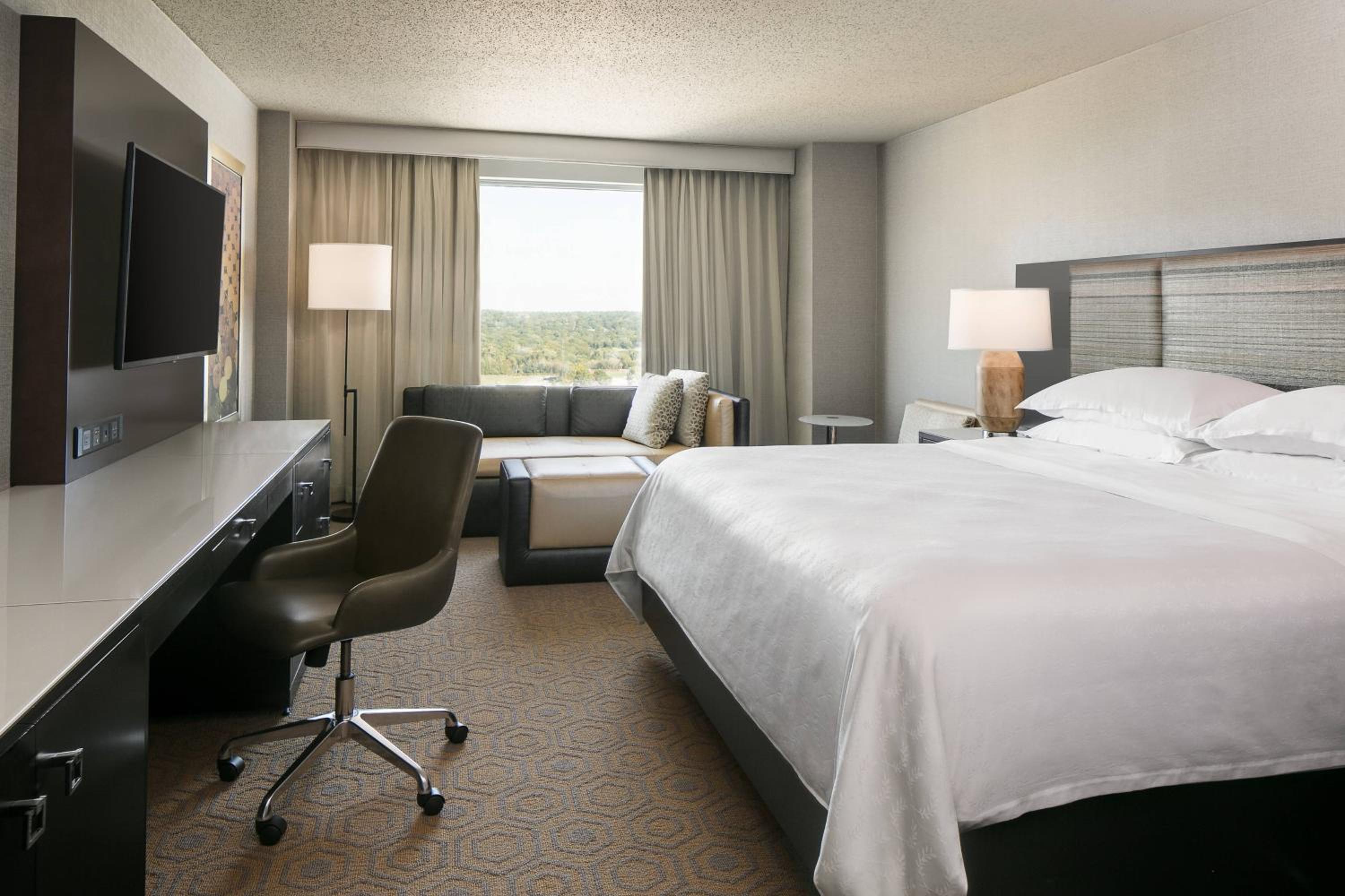 Club level, Guest room, 1 King, High floor - Photo 1