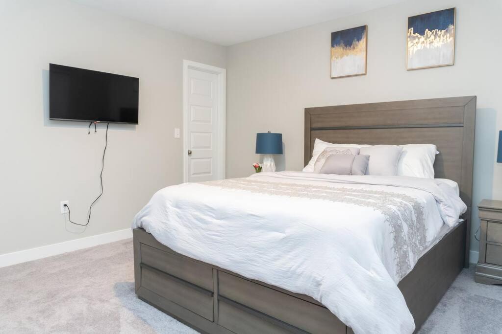 Three-Bedroom Apartment photo 1