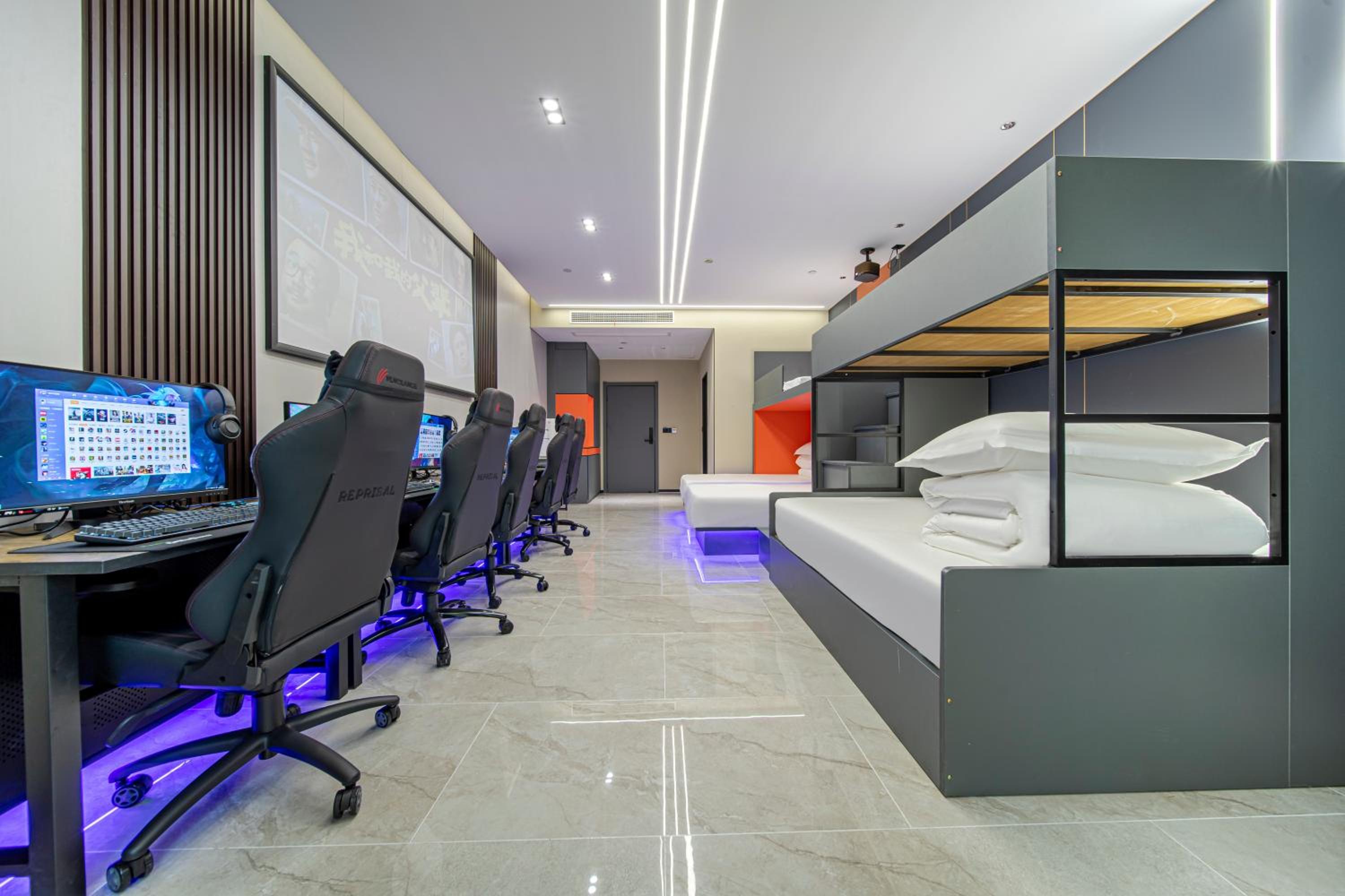Deluxe Family Room