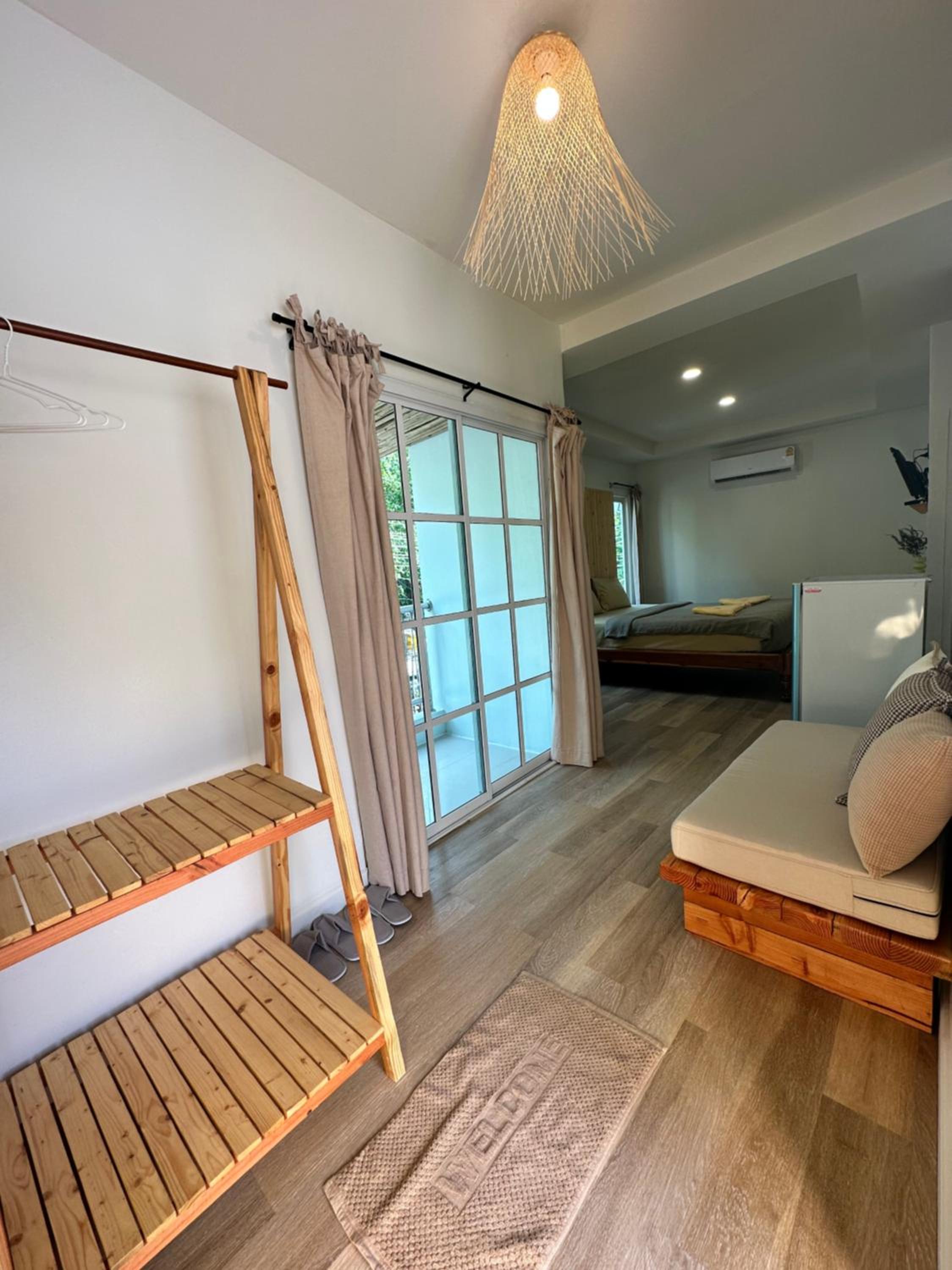 Classic Double Room with Balcony - Photo 4