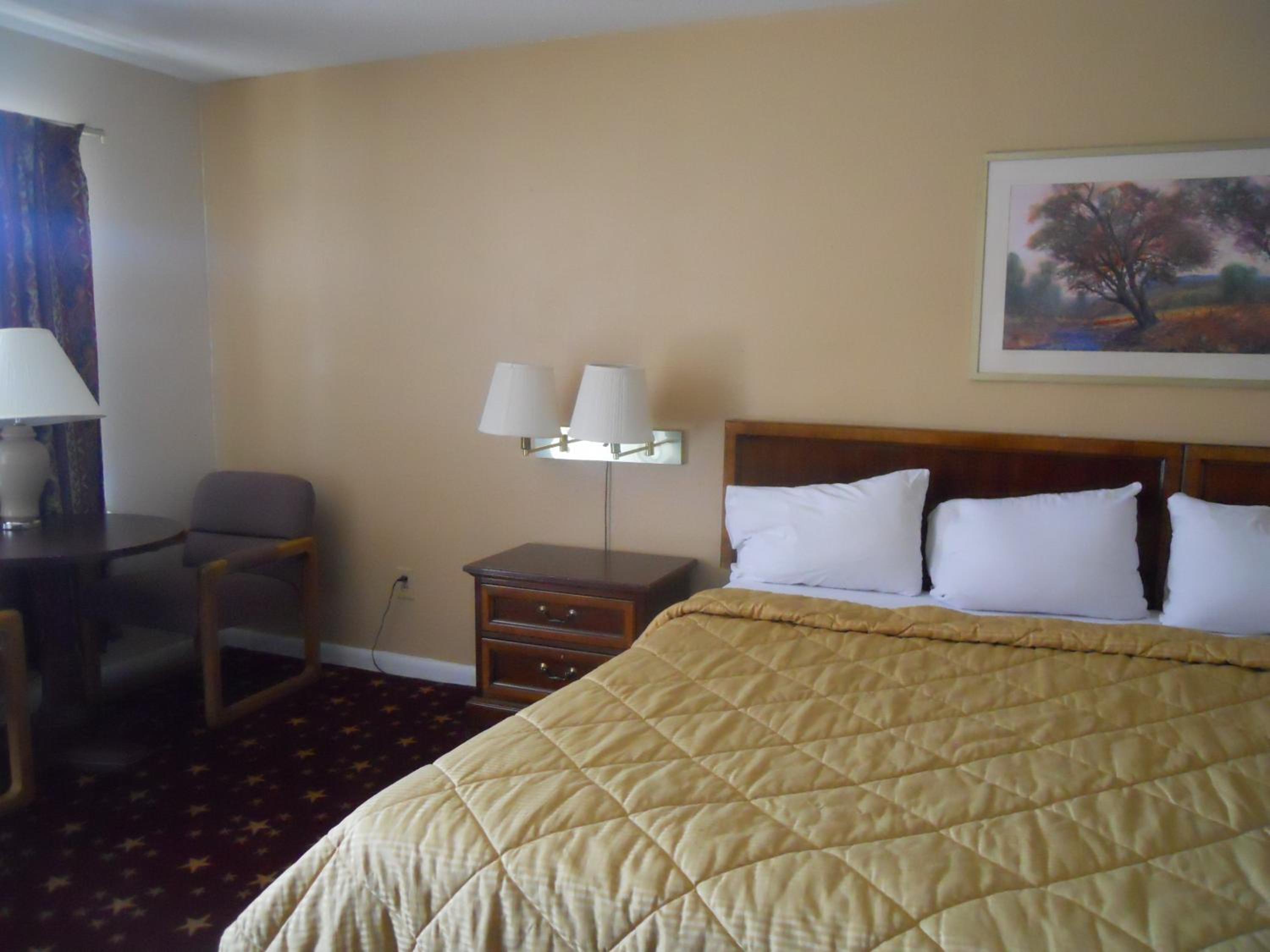 King Room - Non-Smoking - Photo 7