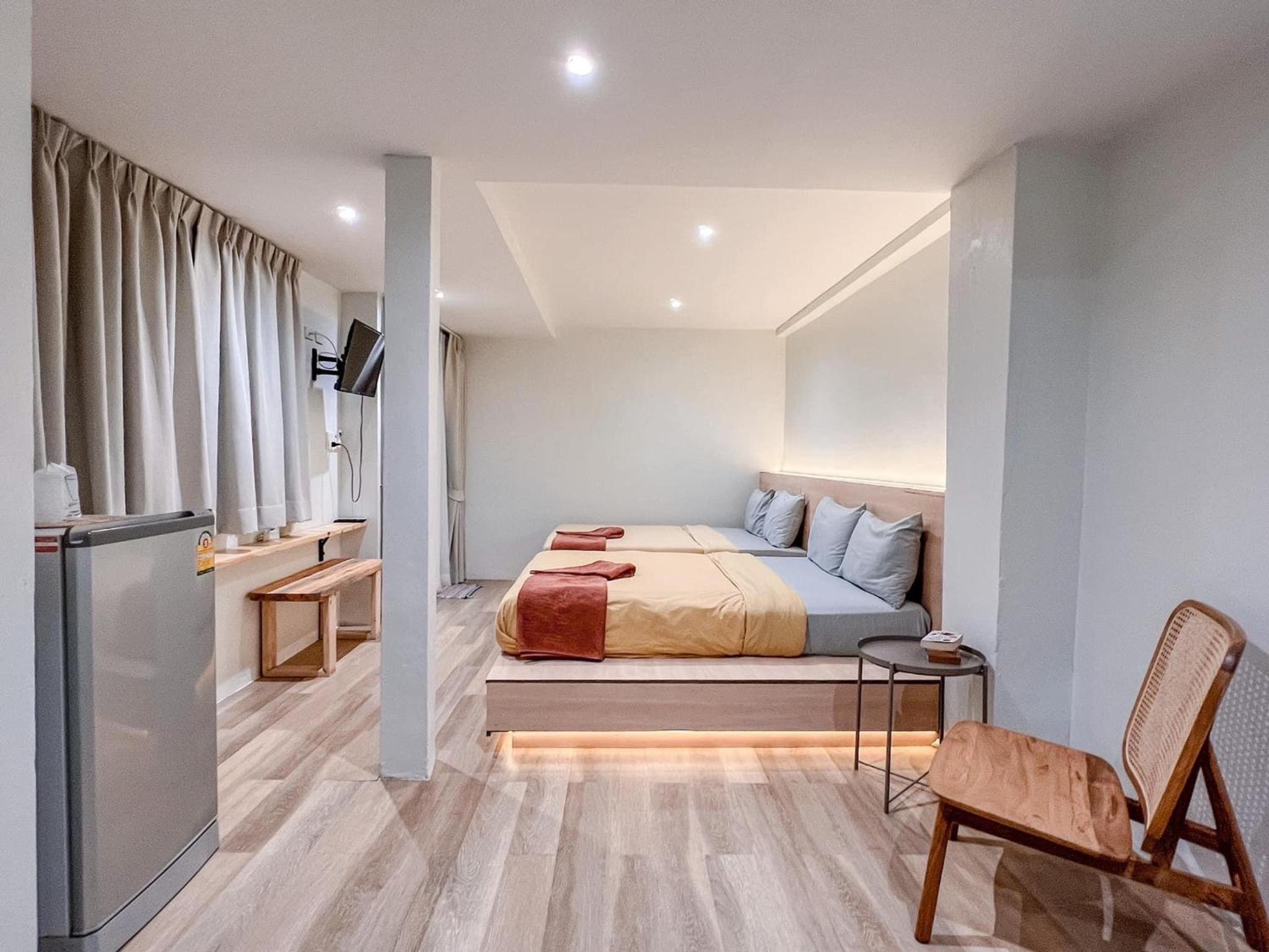 Classic Quadruple Room - Photo 15