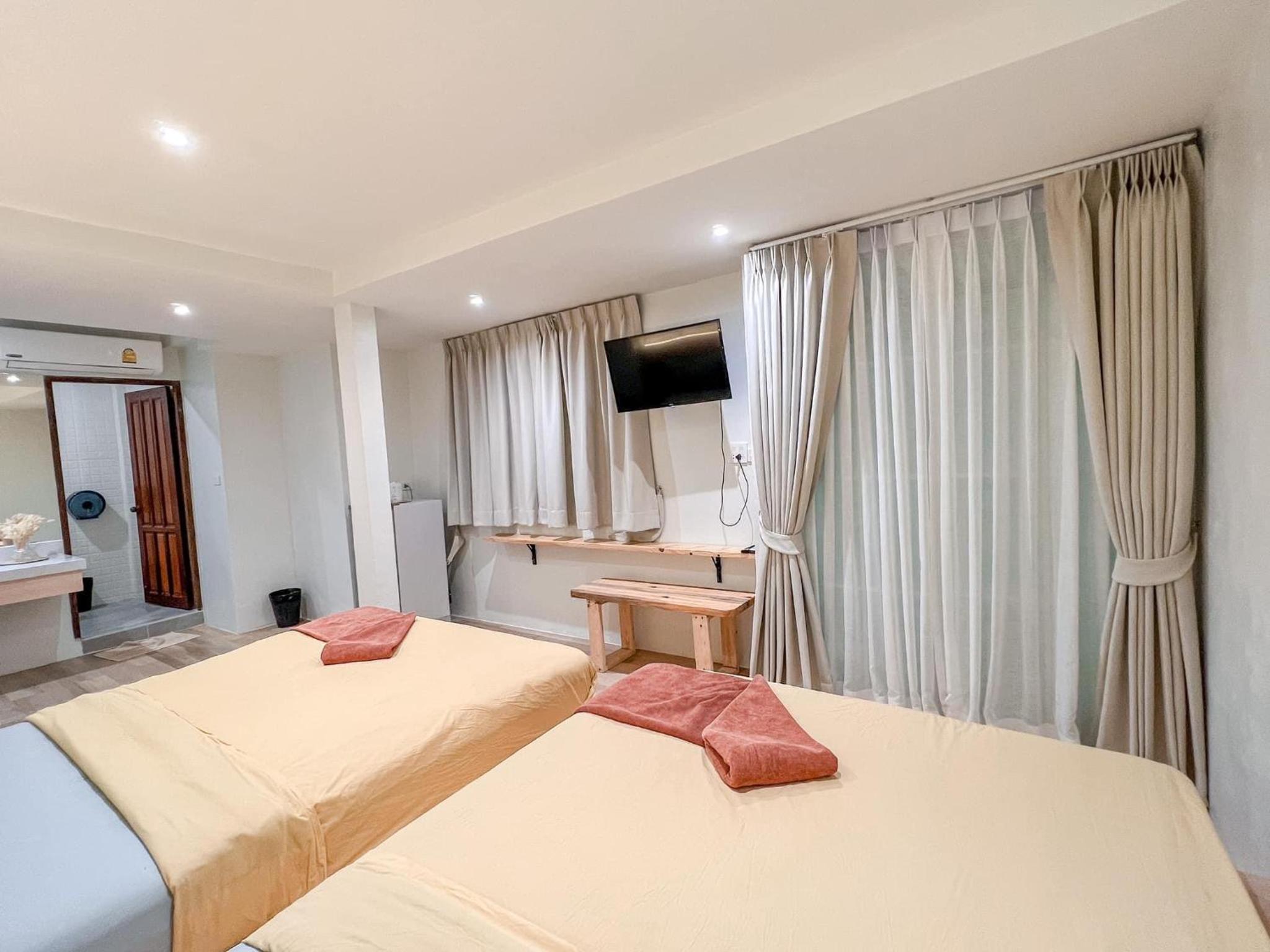 Classic Quadruple Room - Photo 16