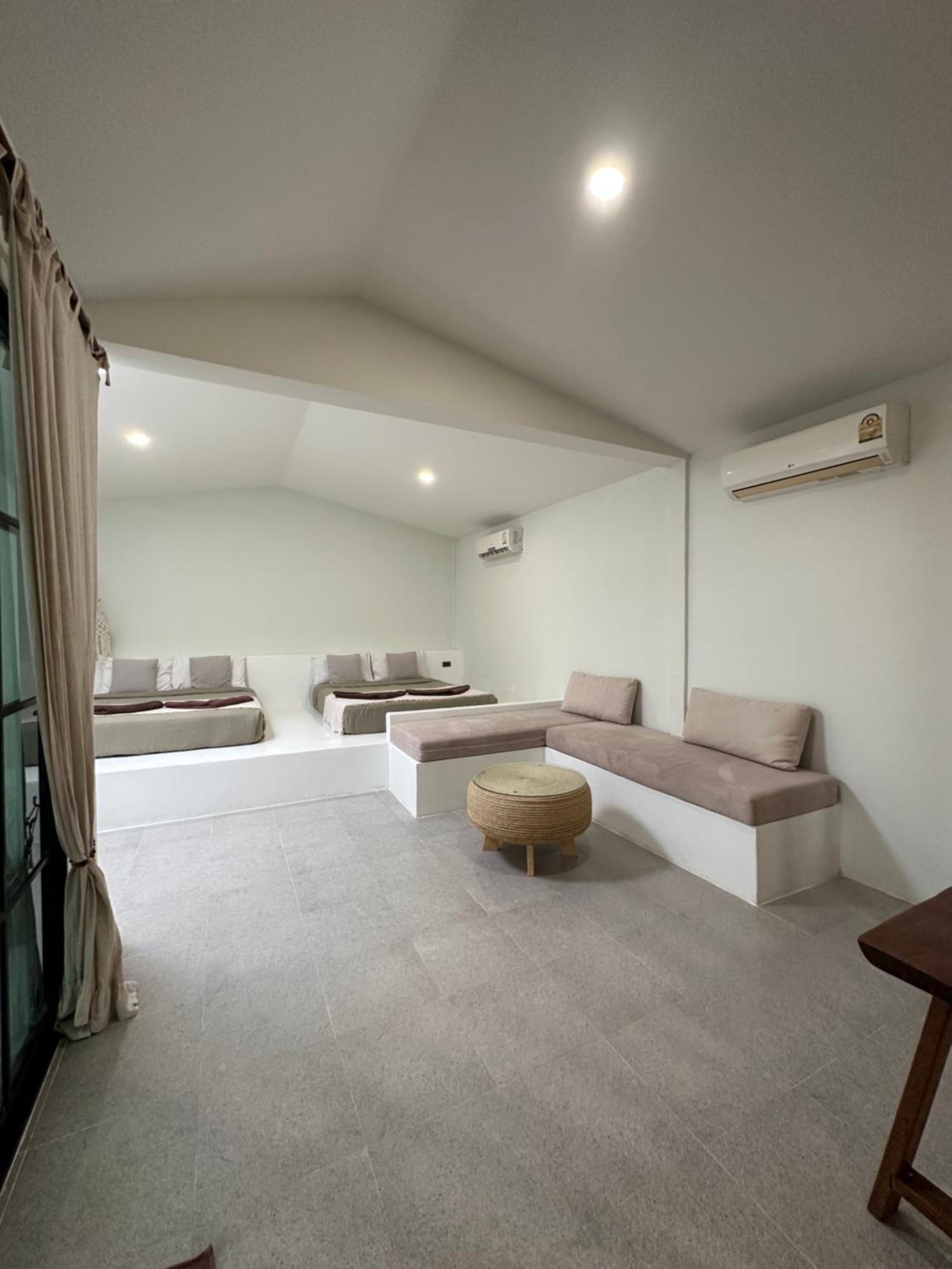 Classic Quadruple Room - Photo 7
