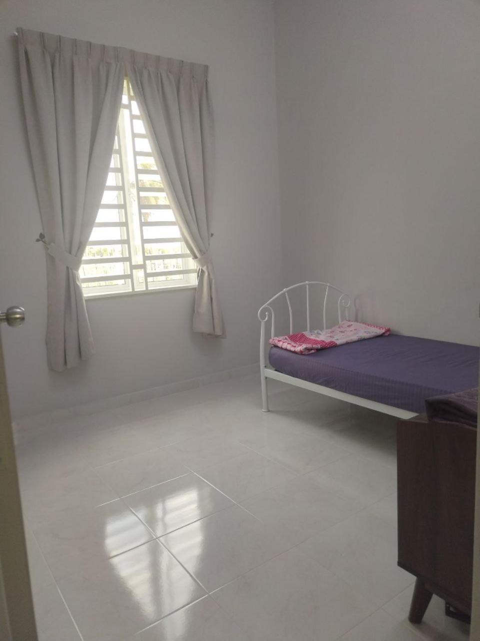 Three-Bedroom House photo 3