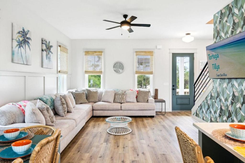 Five-Bedroom House photo 1