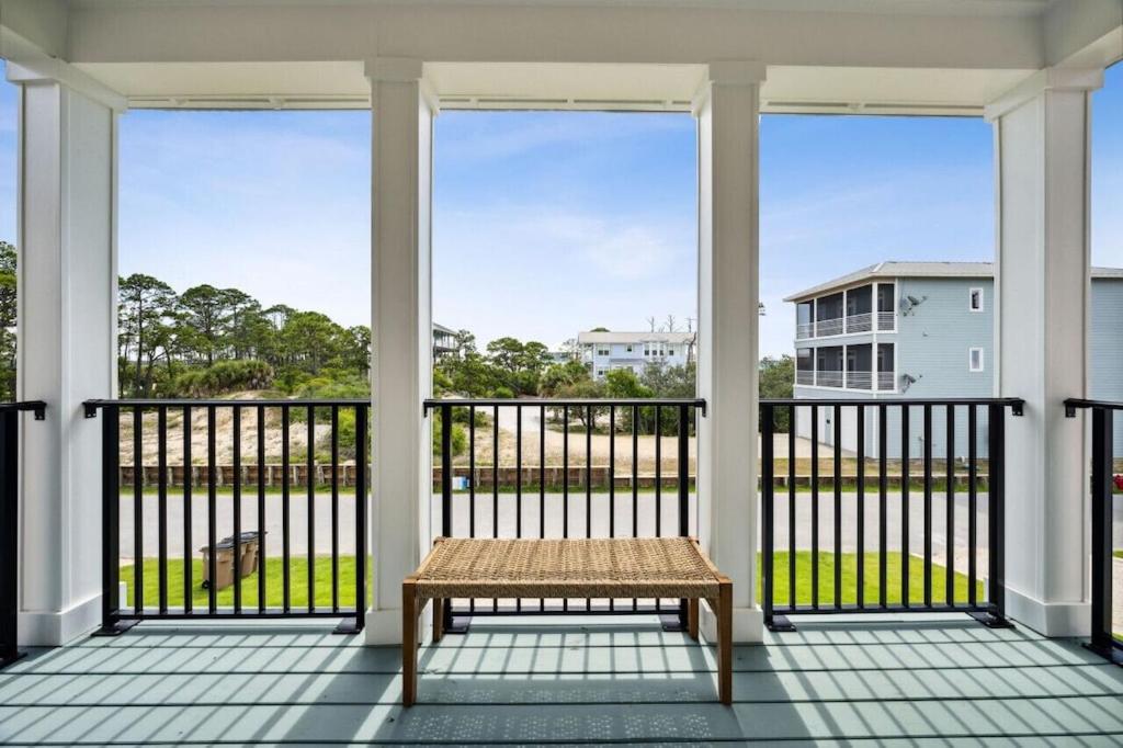 Five-Bedroom House photo 2