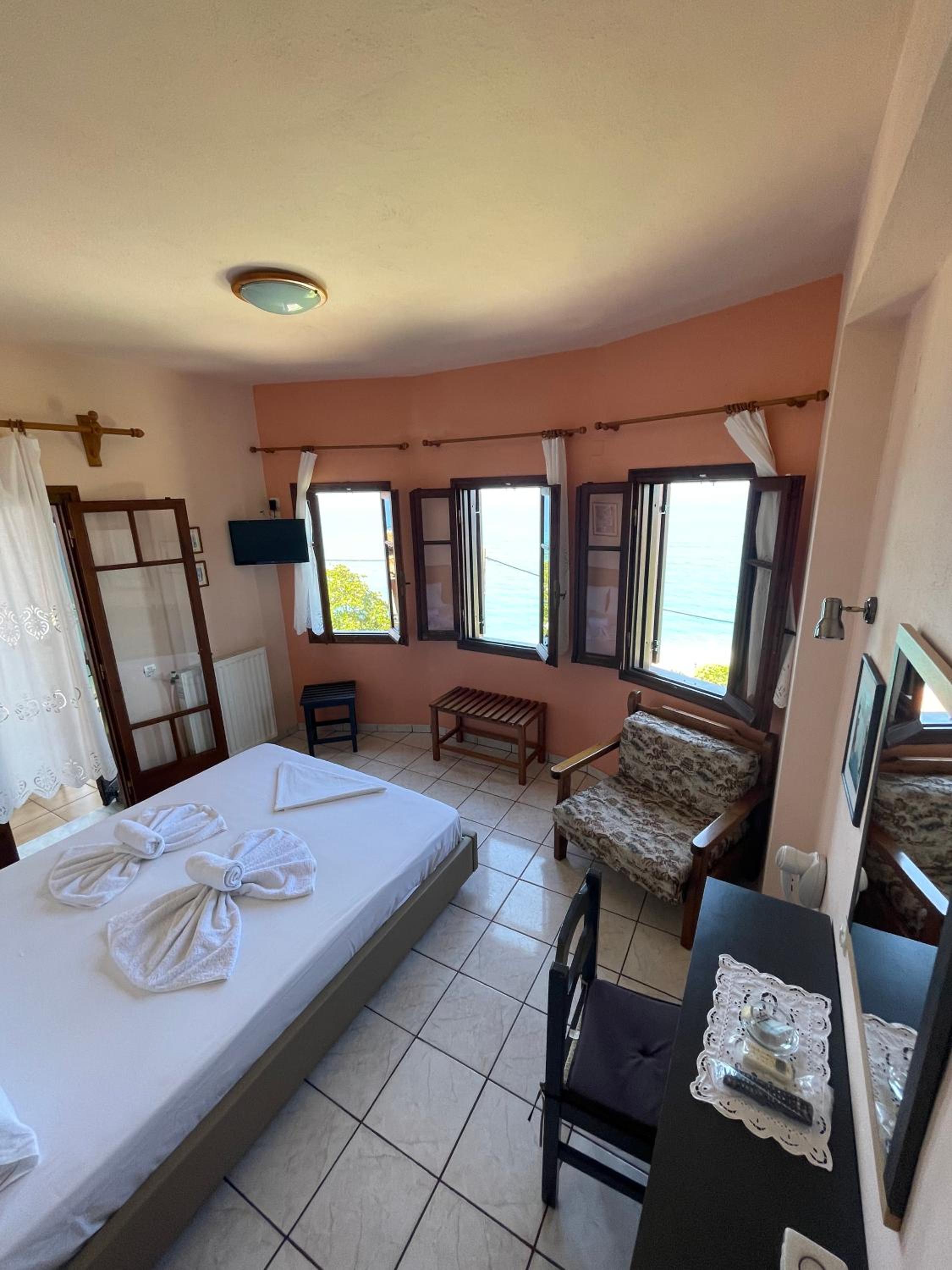 Double or Twin Room with Sea View photo 1