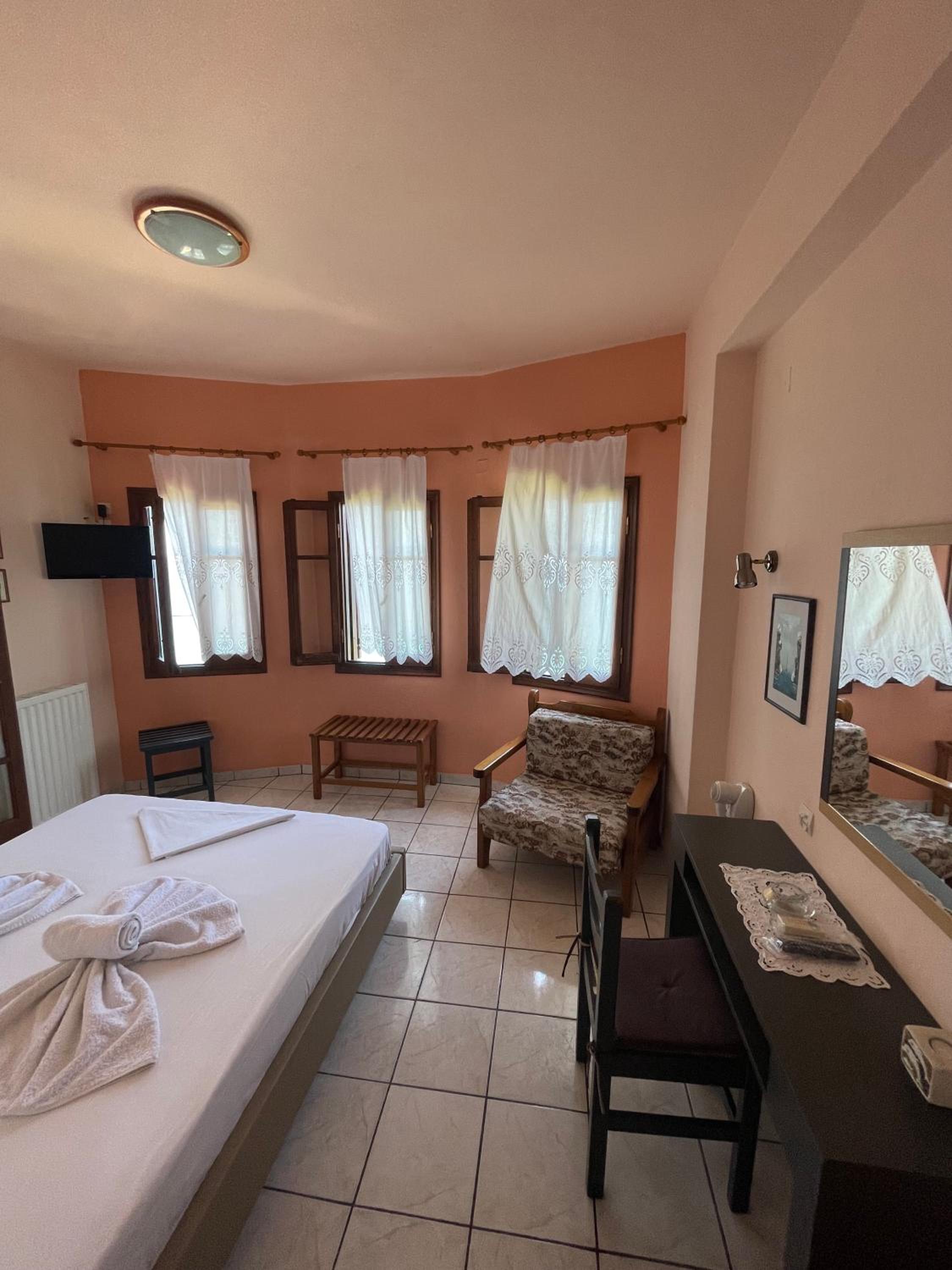 Double or Twin Room with Sea View photo 2