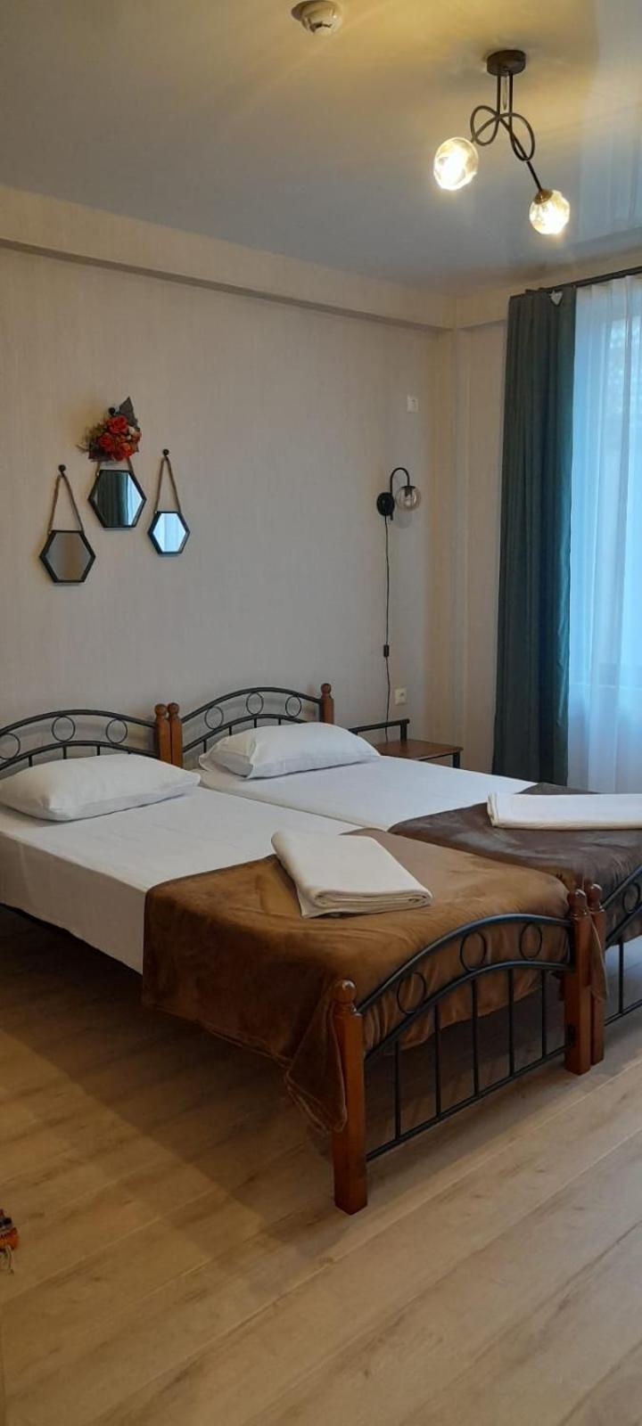 Standard Twin Room - Photo 2