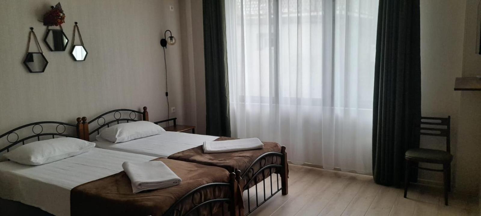 Standard Twin Room - Photo 3