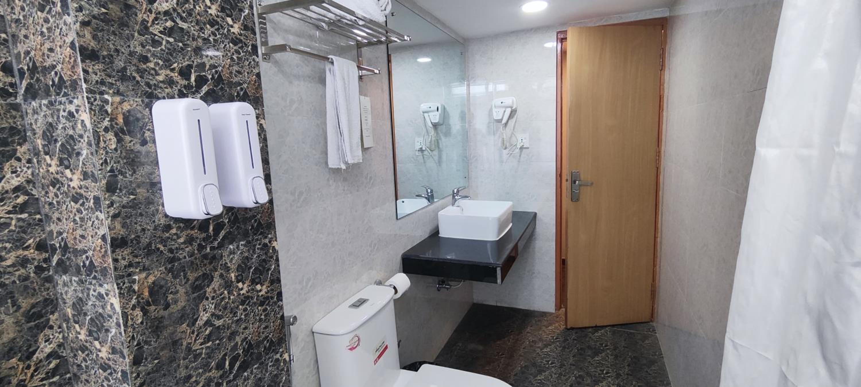 Deluxe Twin Room - Photo 2