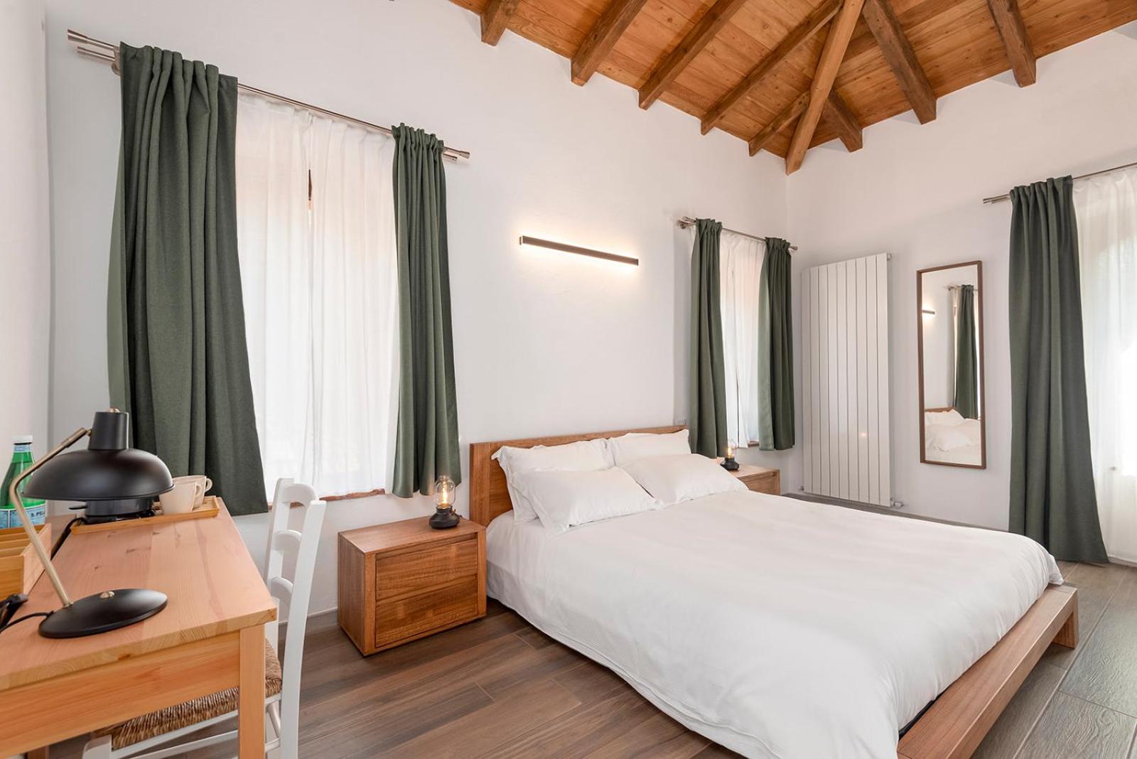 Queen Room with Balcony photo 1