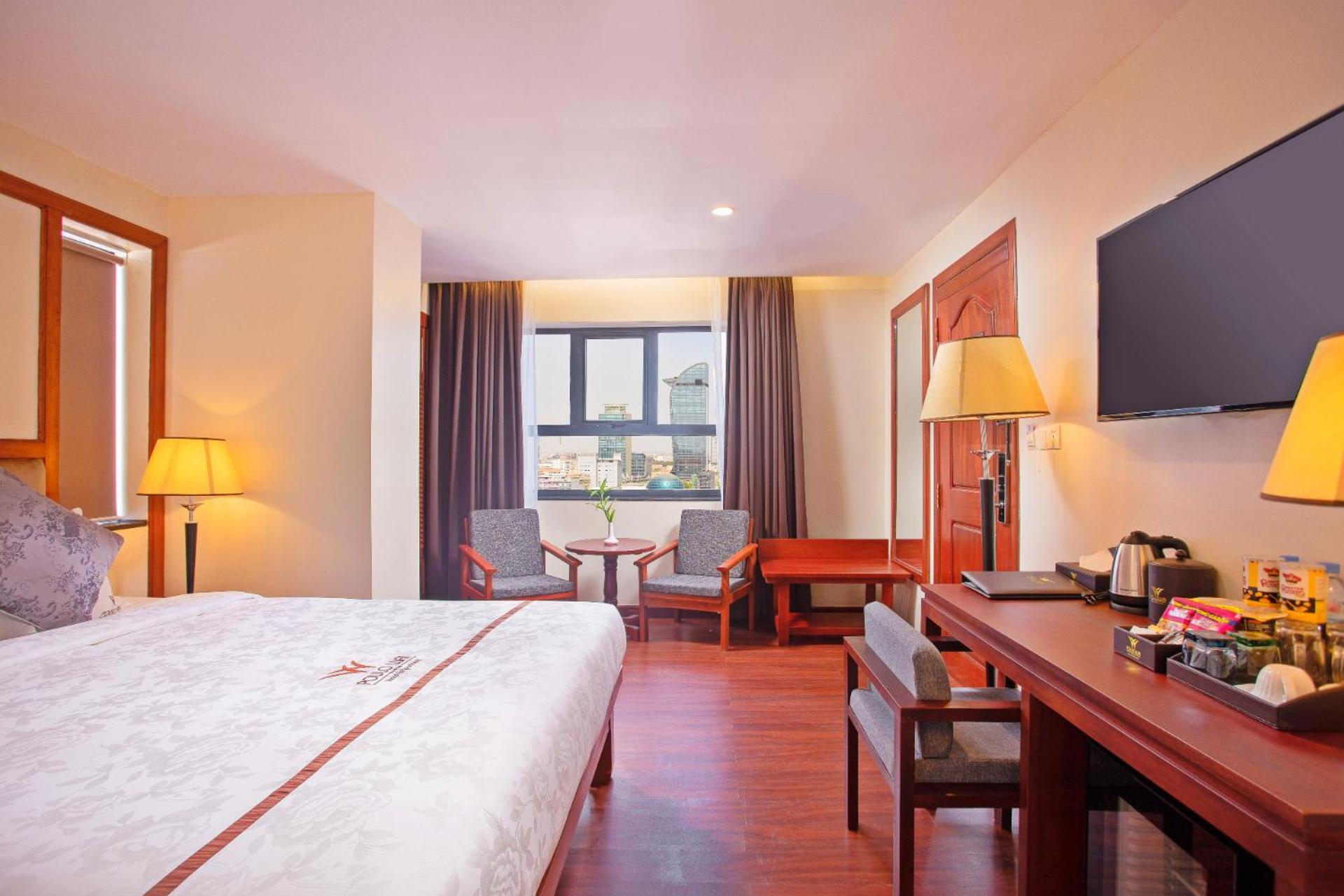 Deluxe King Bed - Photo 1