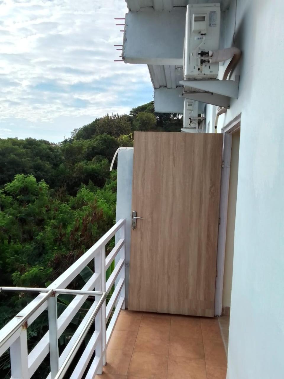 Deluxe Double Room with Side Sea View - Photo 7