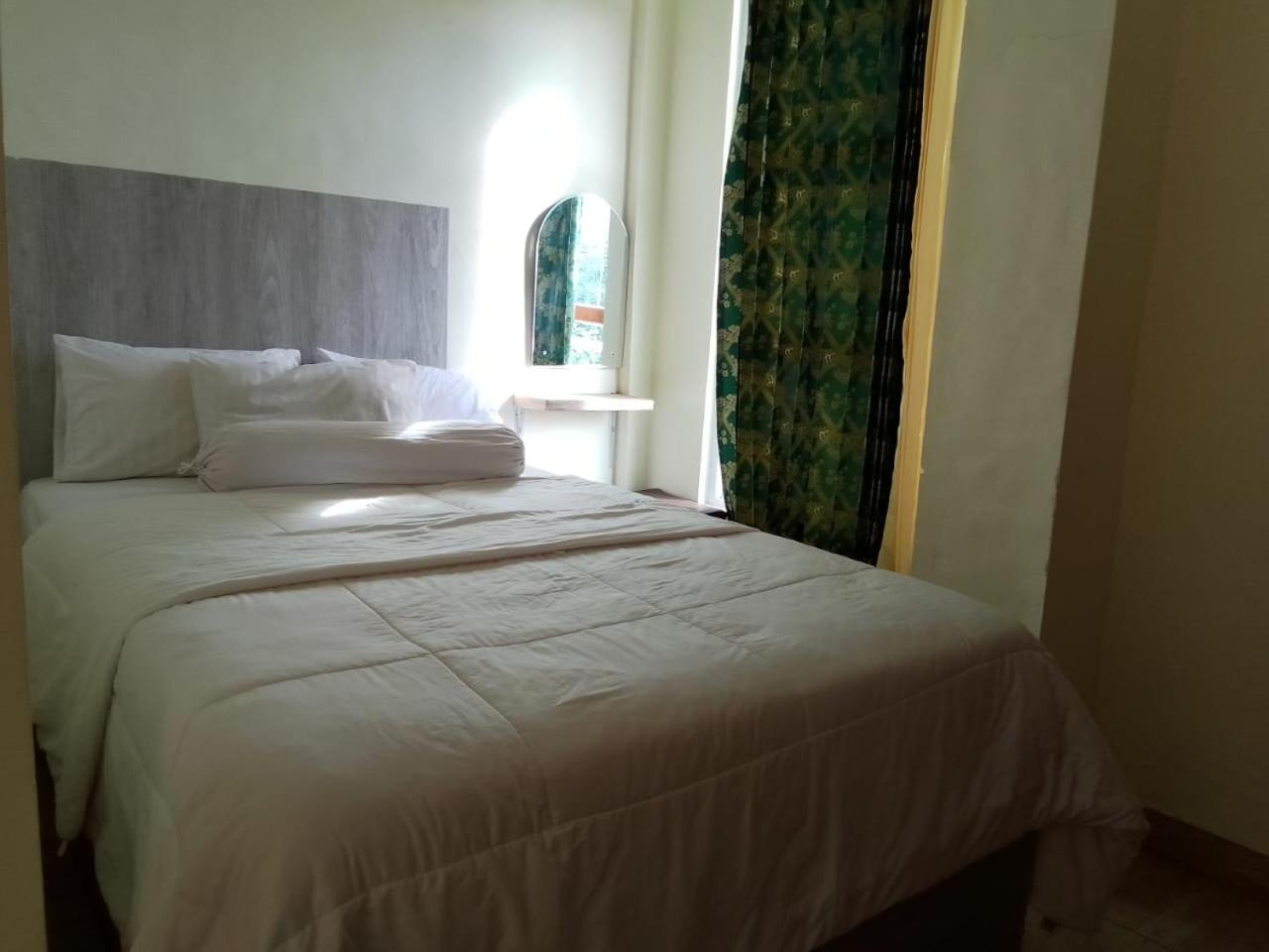 Deluxe Double Room with Side Sea View - Photo 2