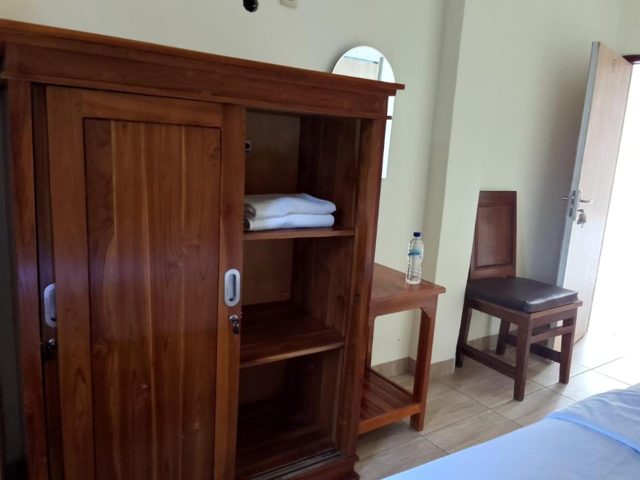 Deluxe Double Room with Side Sea View - Photo 12