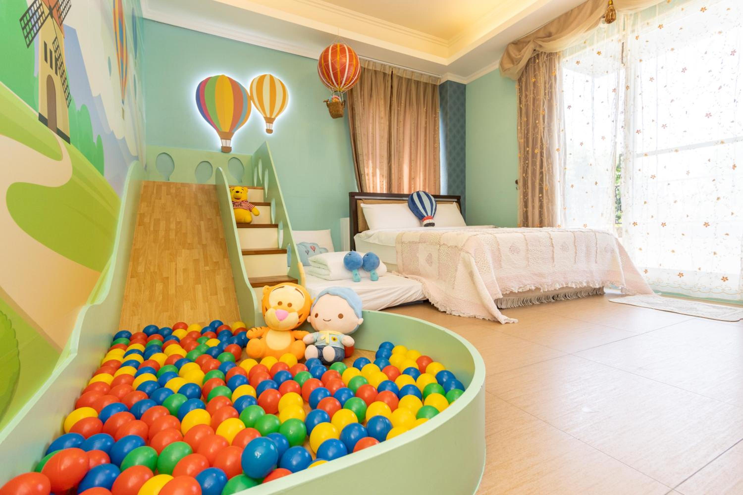 Deluxe Double Room (2 Adults + 1 Child) photo 3
