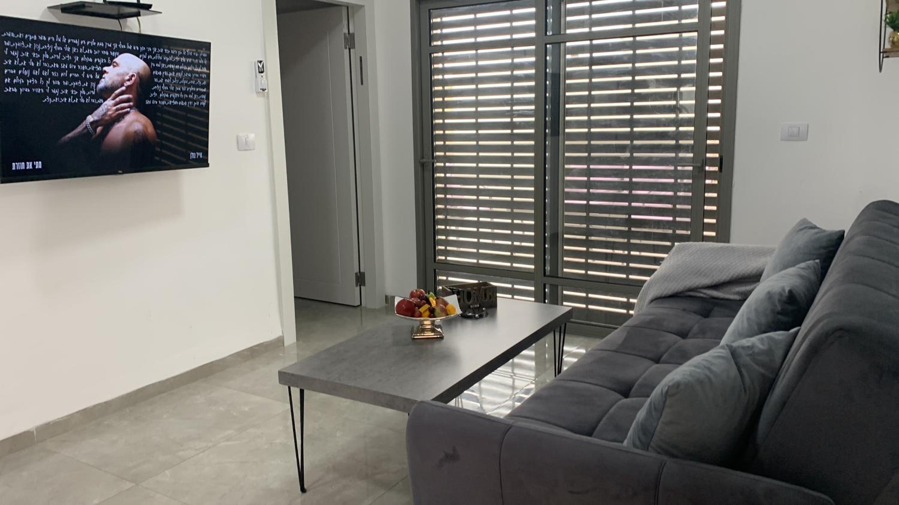 One-Bedroom Apartment - Photo 11