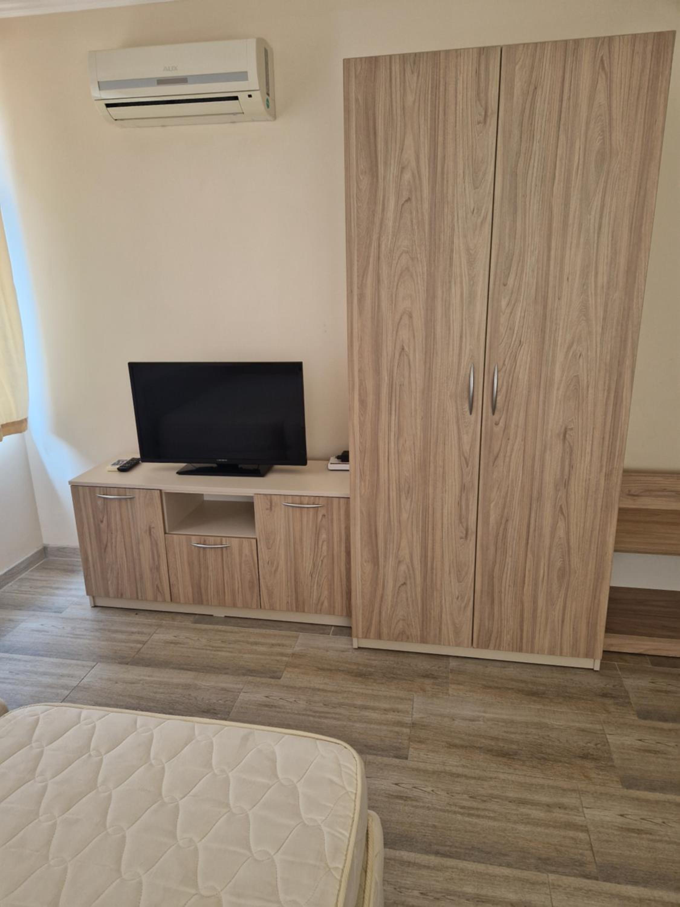 One-Bedroom Apartment (4 Adults + 1 Child) photo 2