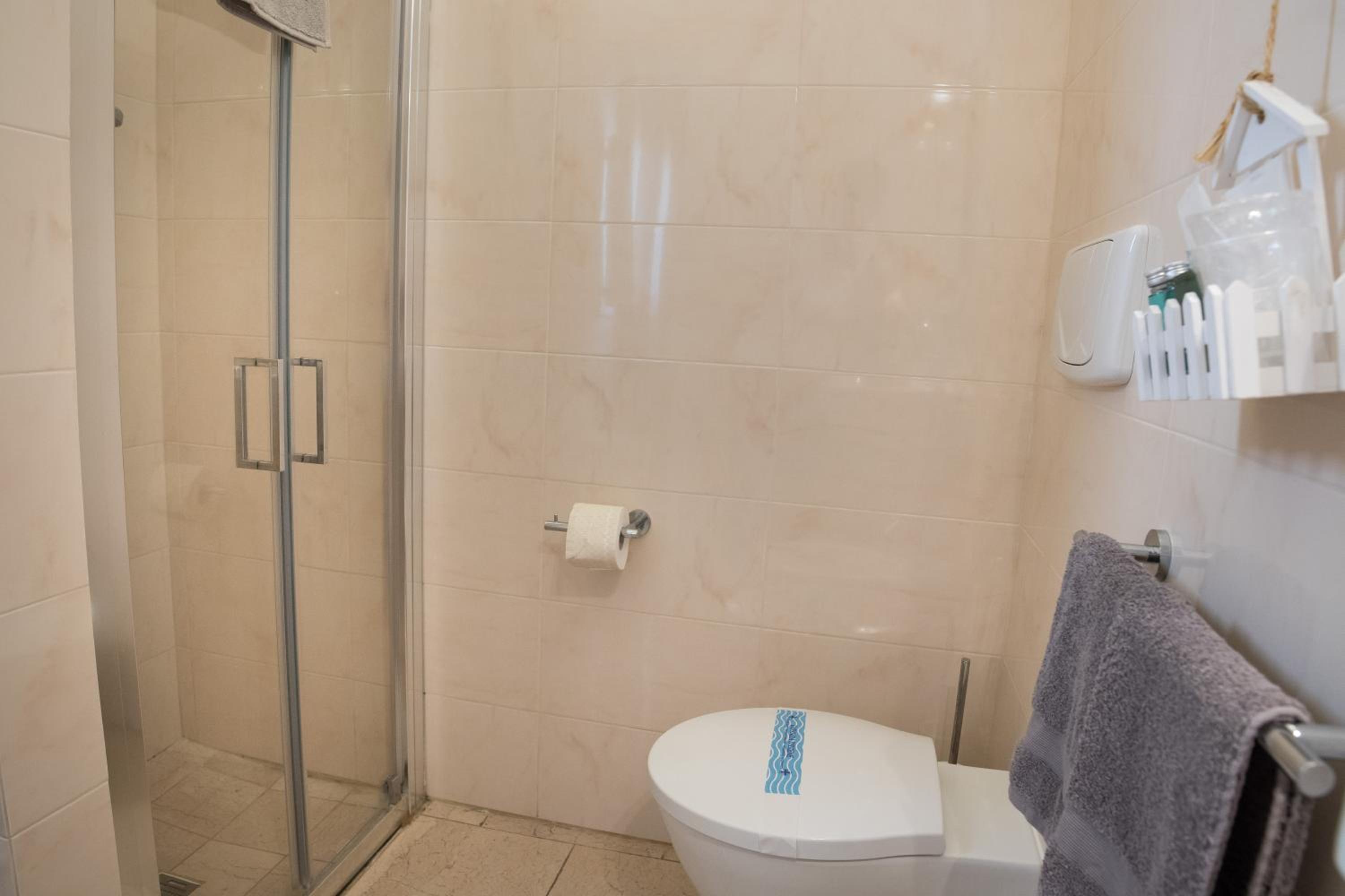 Standard Double Room - Photo 5