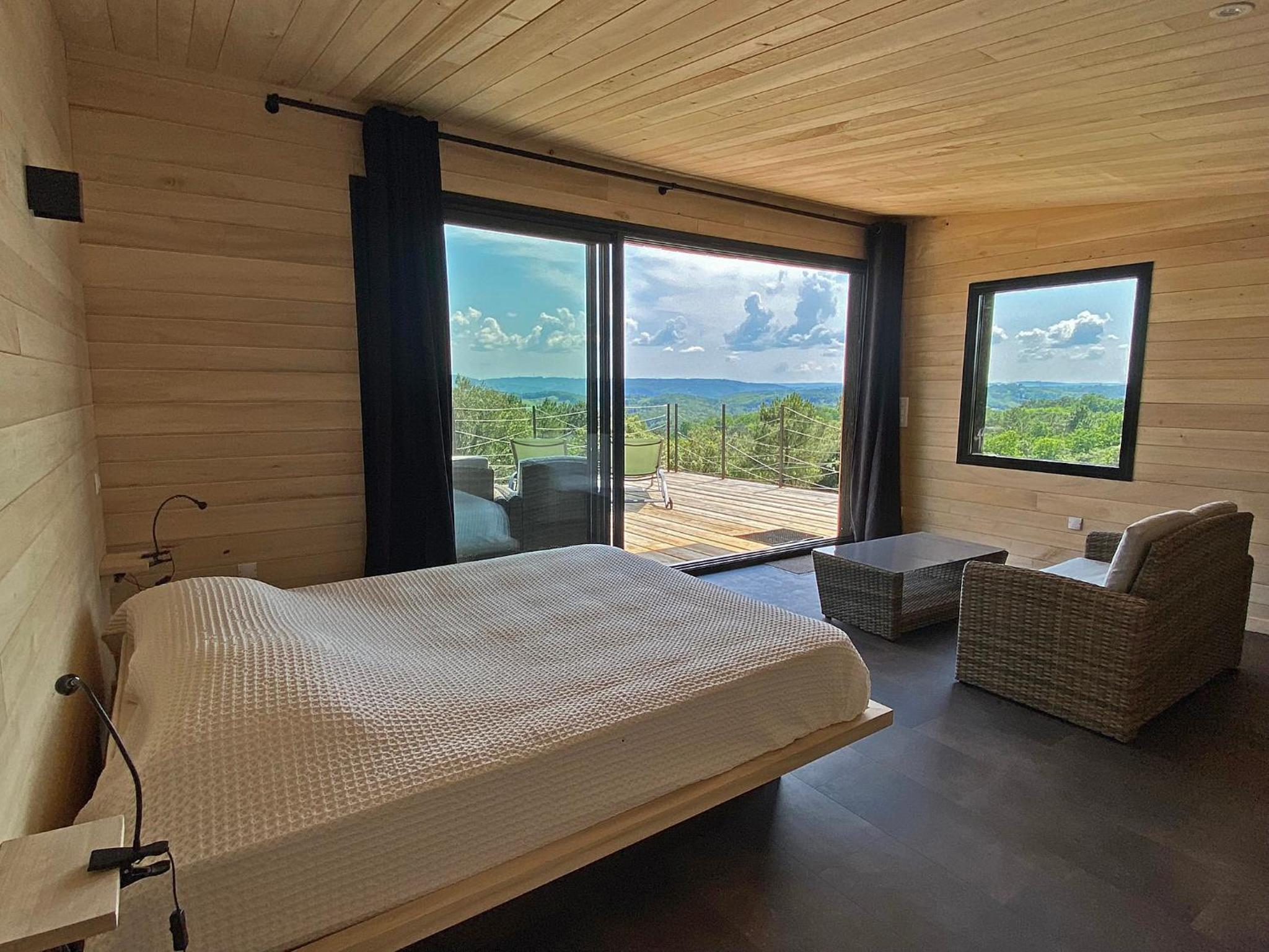 Suite with Hot Tub photo 3