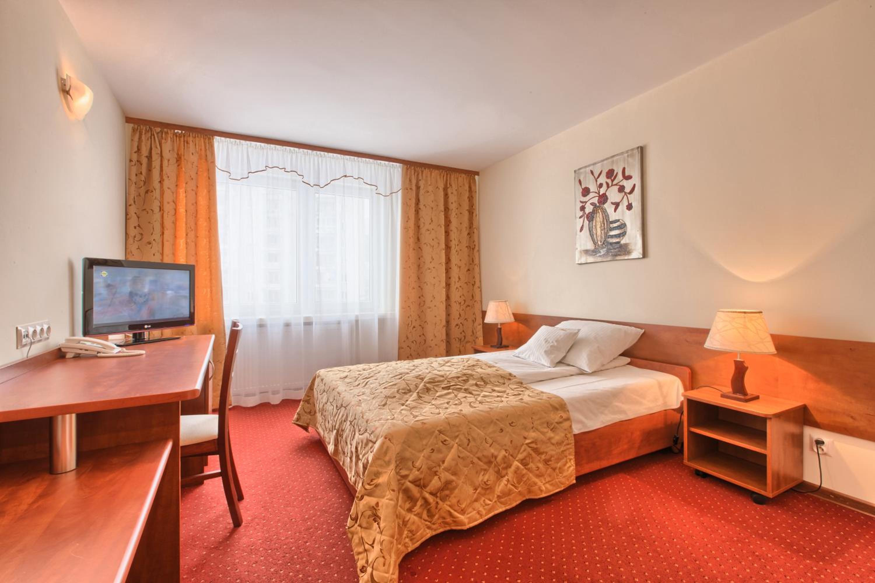Standard Queen Room photo 1