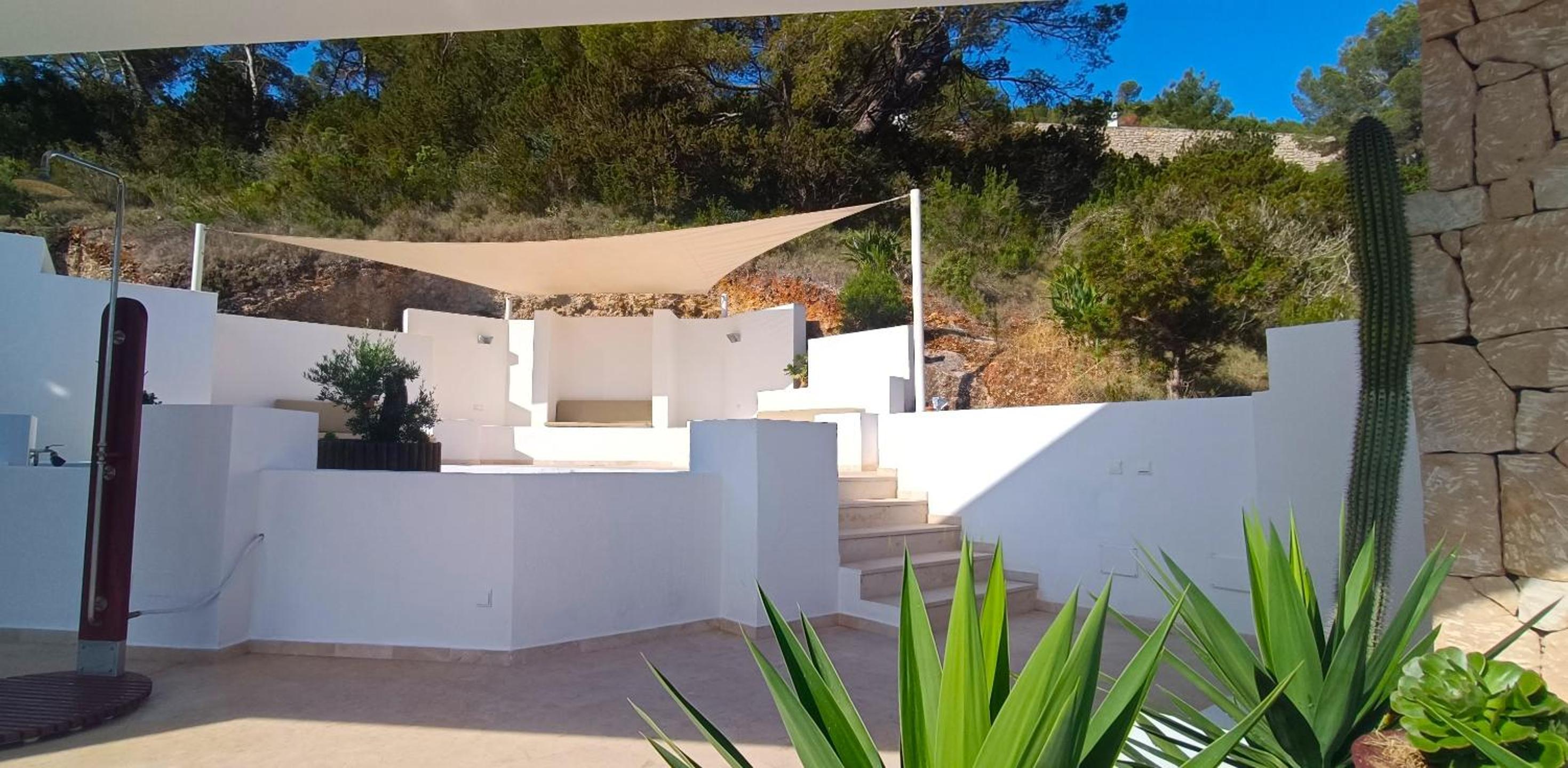Three-Bedroom Villa photo 2