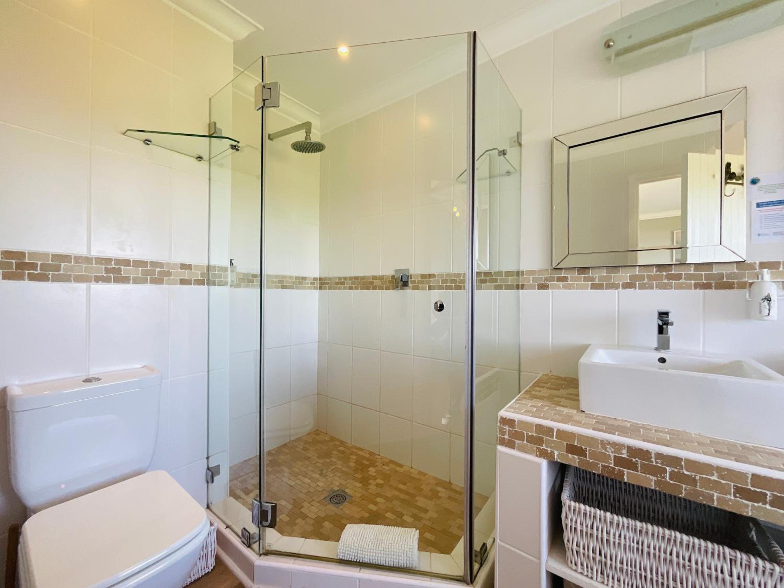 Deluxe King Room - Photo 18