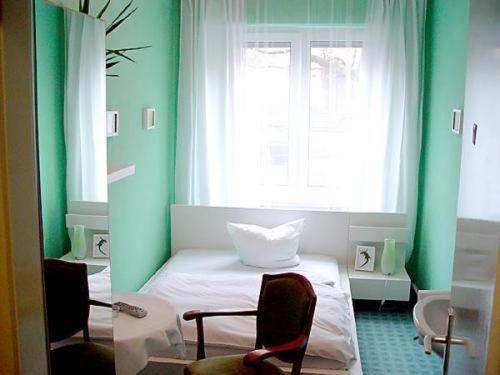 Economy Single Room with Shared Bathroom