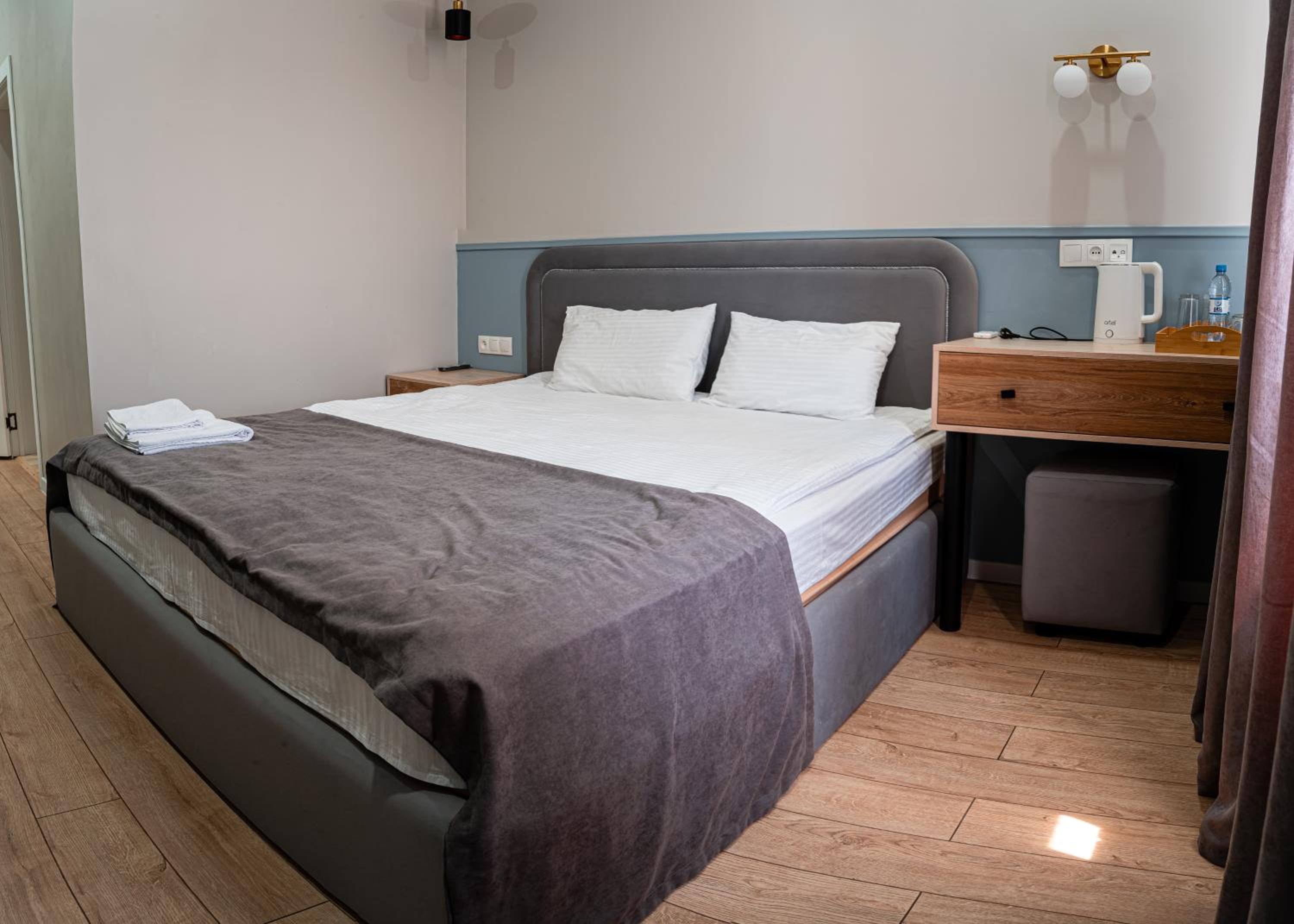 Standard King Room photo 3