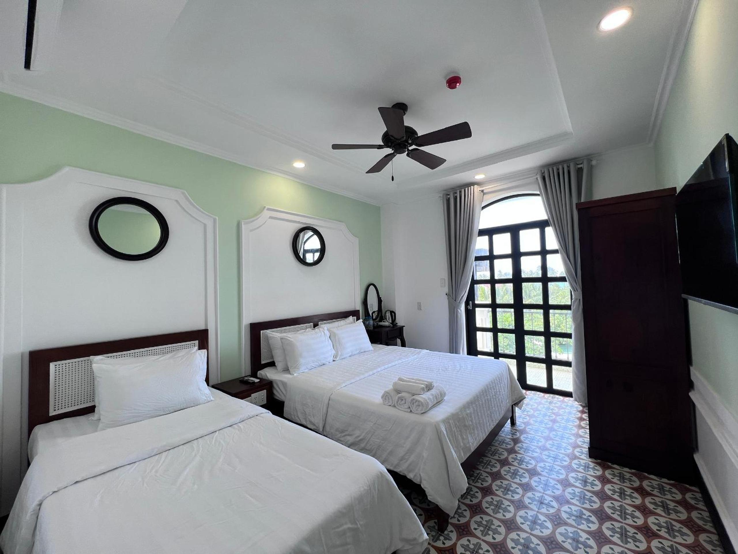 Triple Room with City View